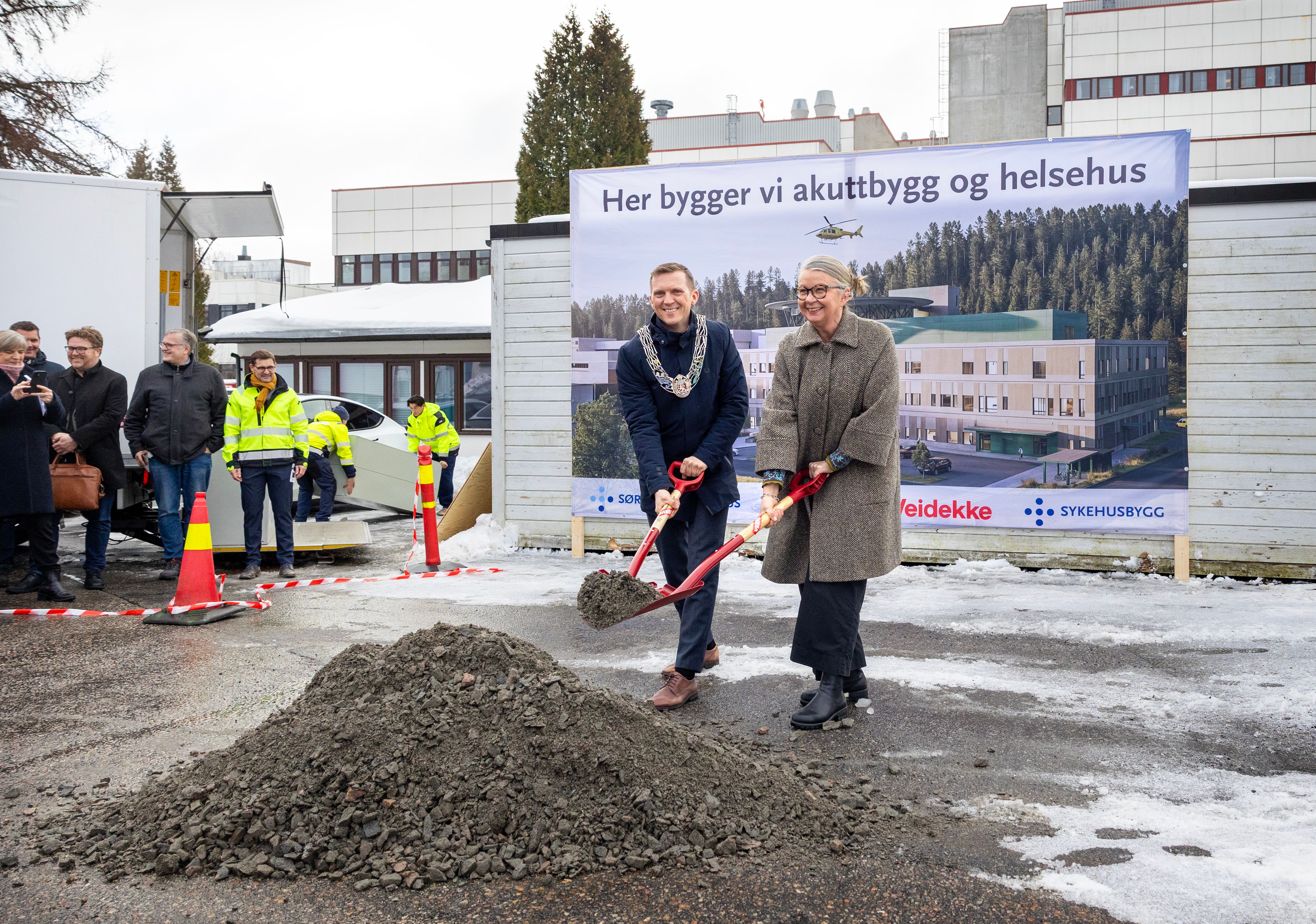 La oss samle oss om to fullverdige akuttsykehus og ett mindre akuttsykehus