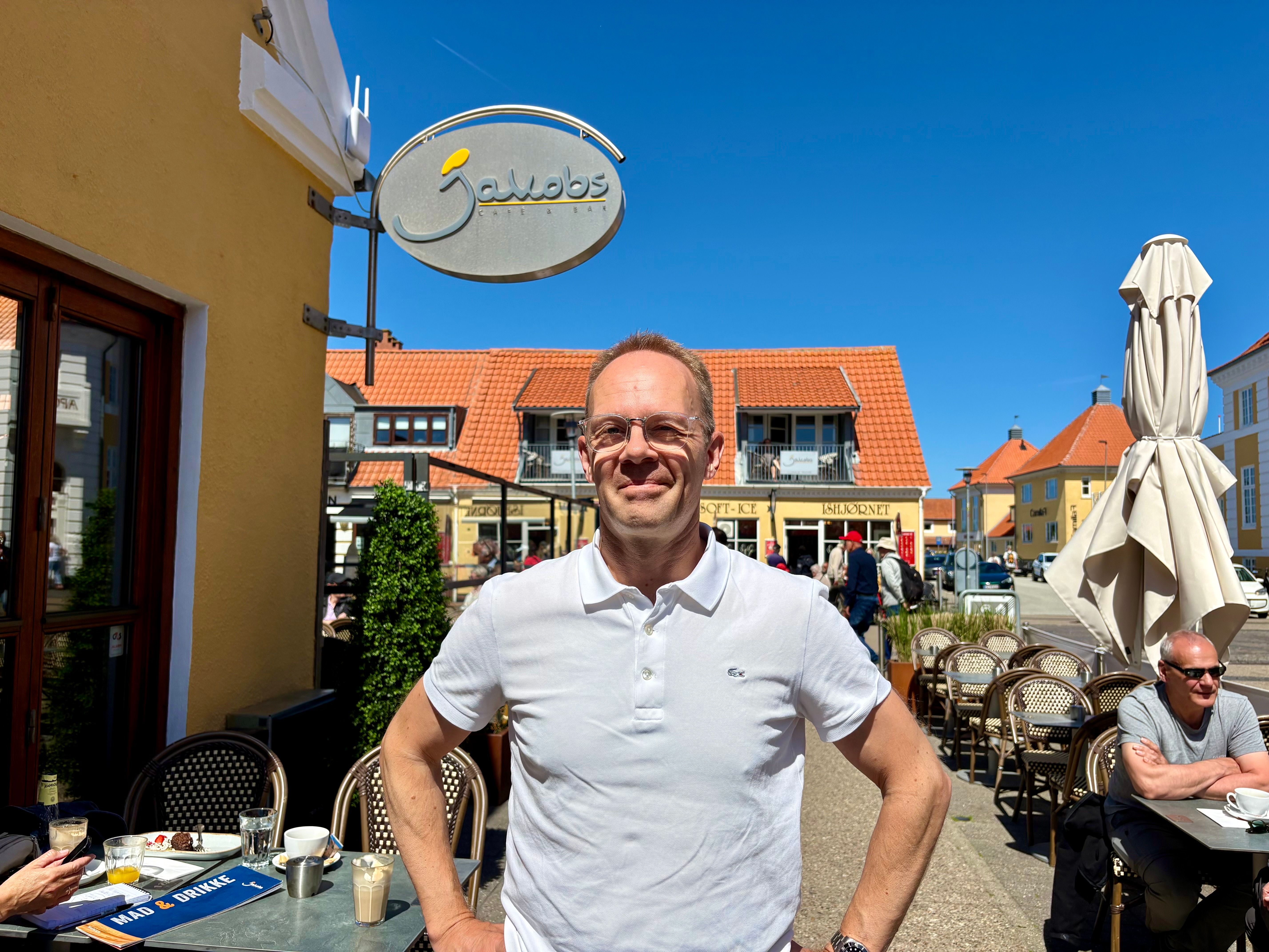 – Ja, de fester. Og ja, de blir fulle. Men vi har aldri problemer med dem.