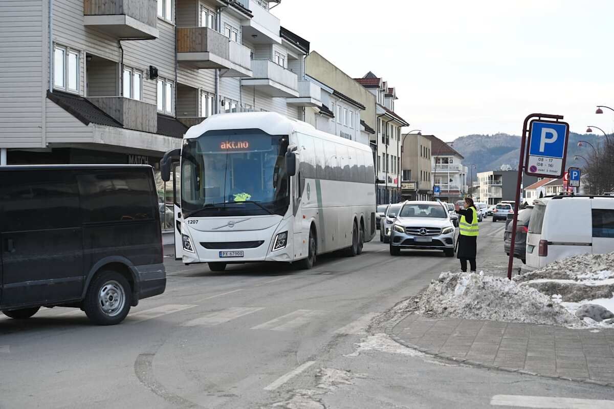 Buss skaper trafikkproblemer i sentrum