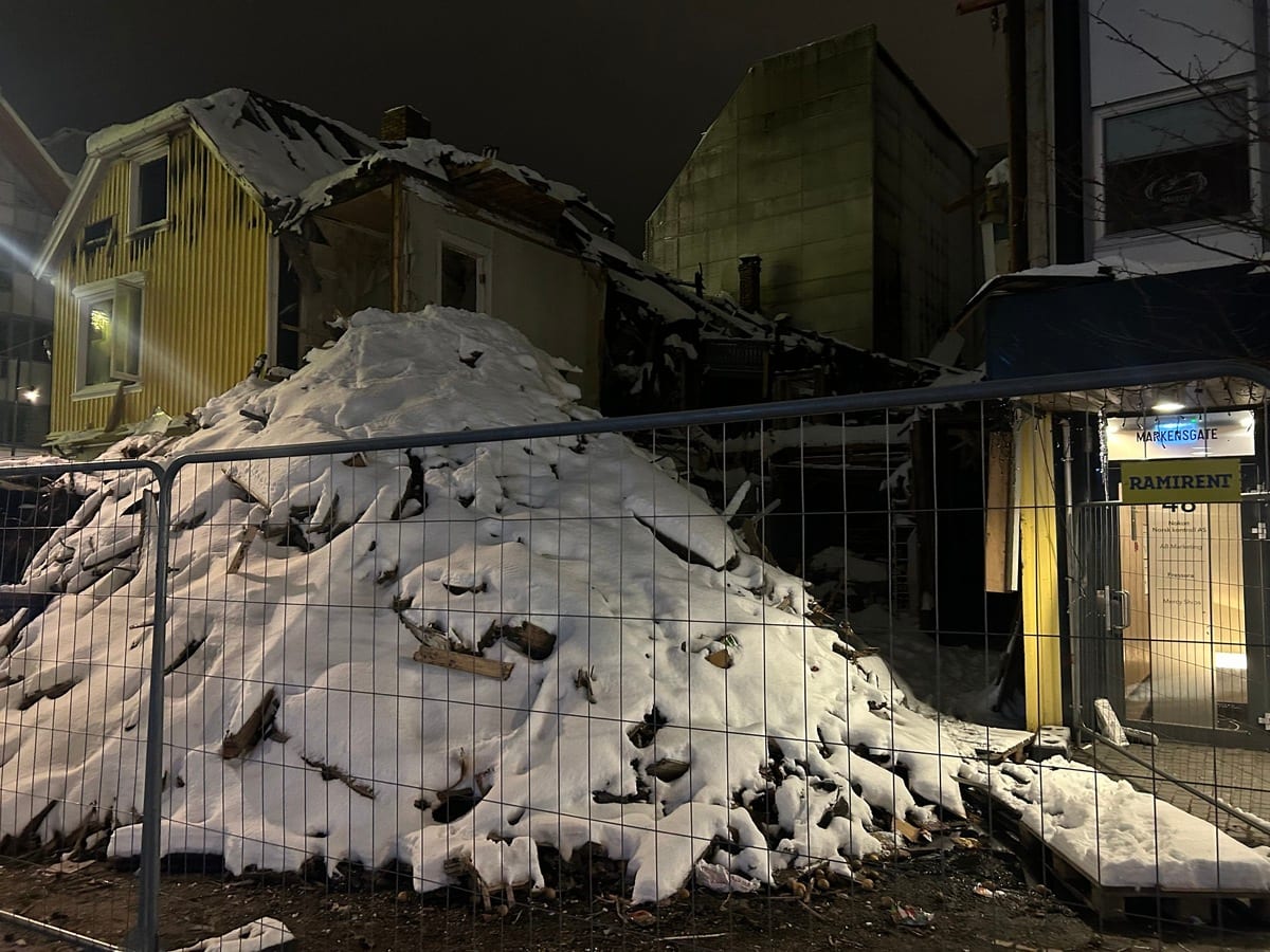 Tok mann inne på branntomta