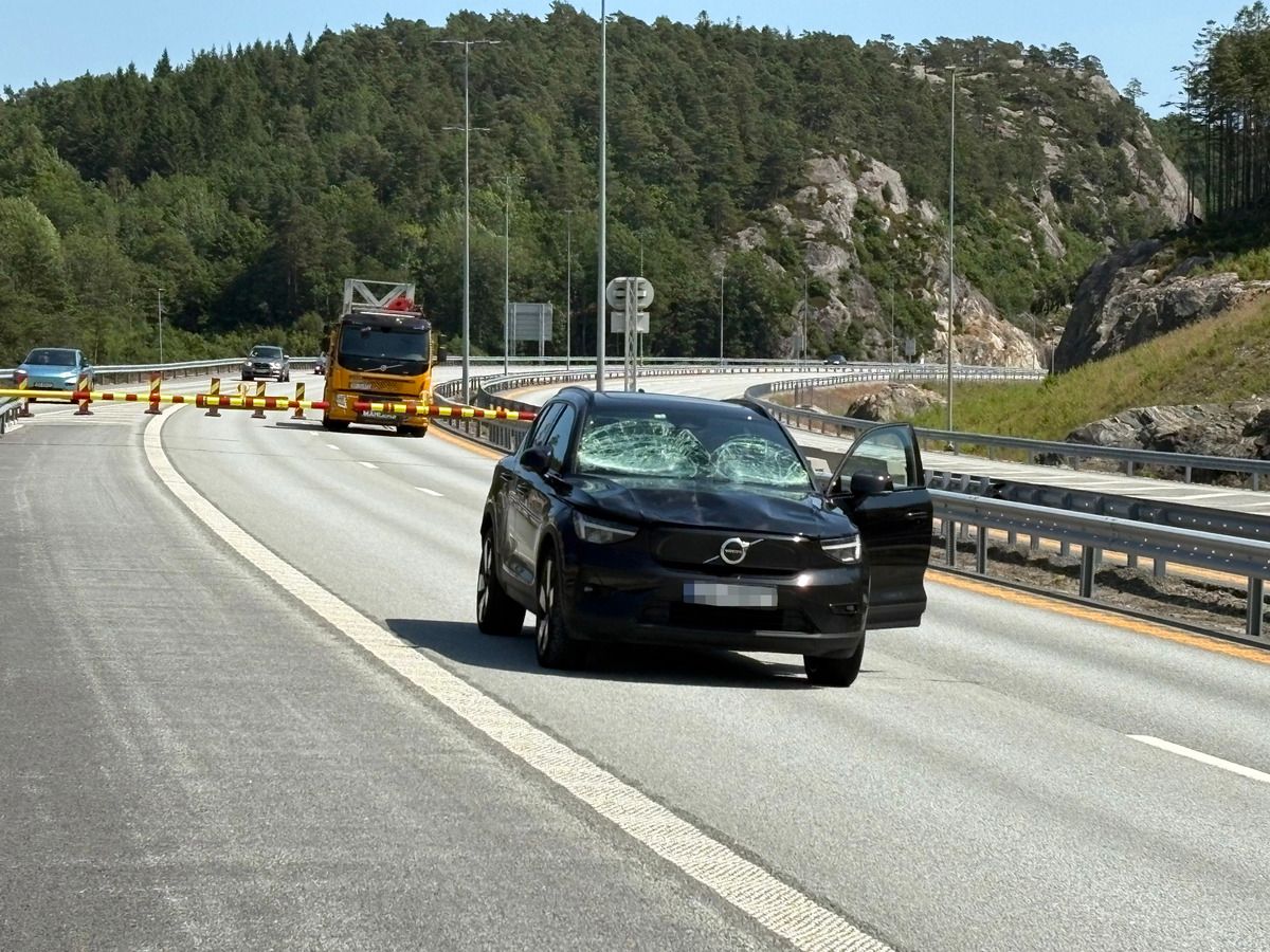 Kjørte inn i bom på stengt E39