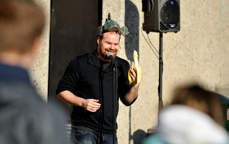 Åpnet teaterfestivalen med banan - smp.no