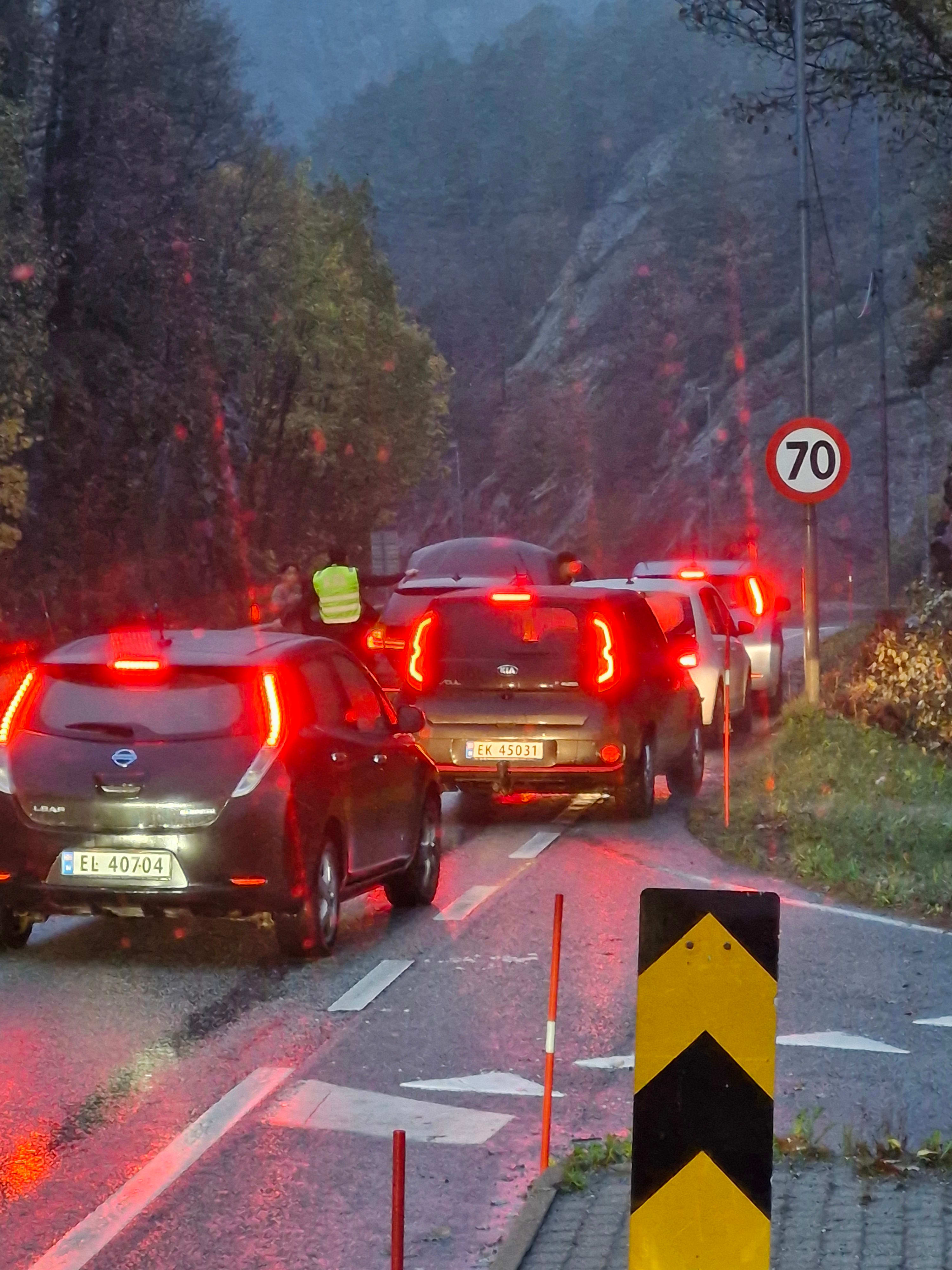 Bil har fått stans i Kristian­sand – kø på stedet