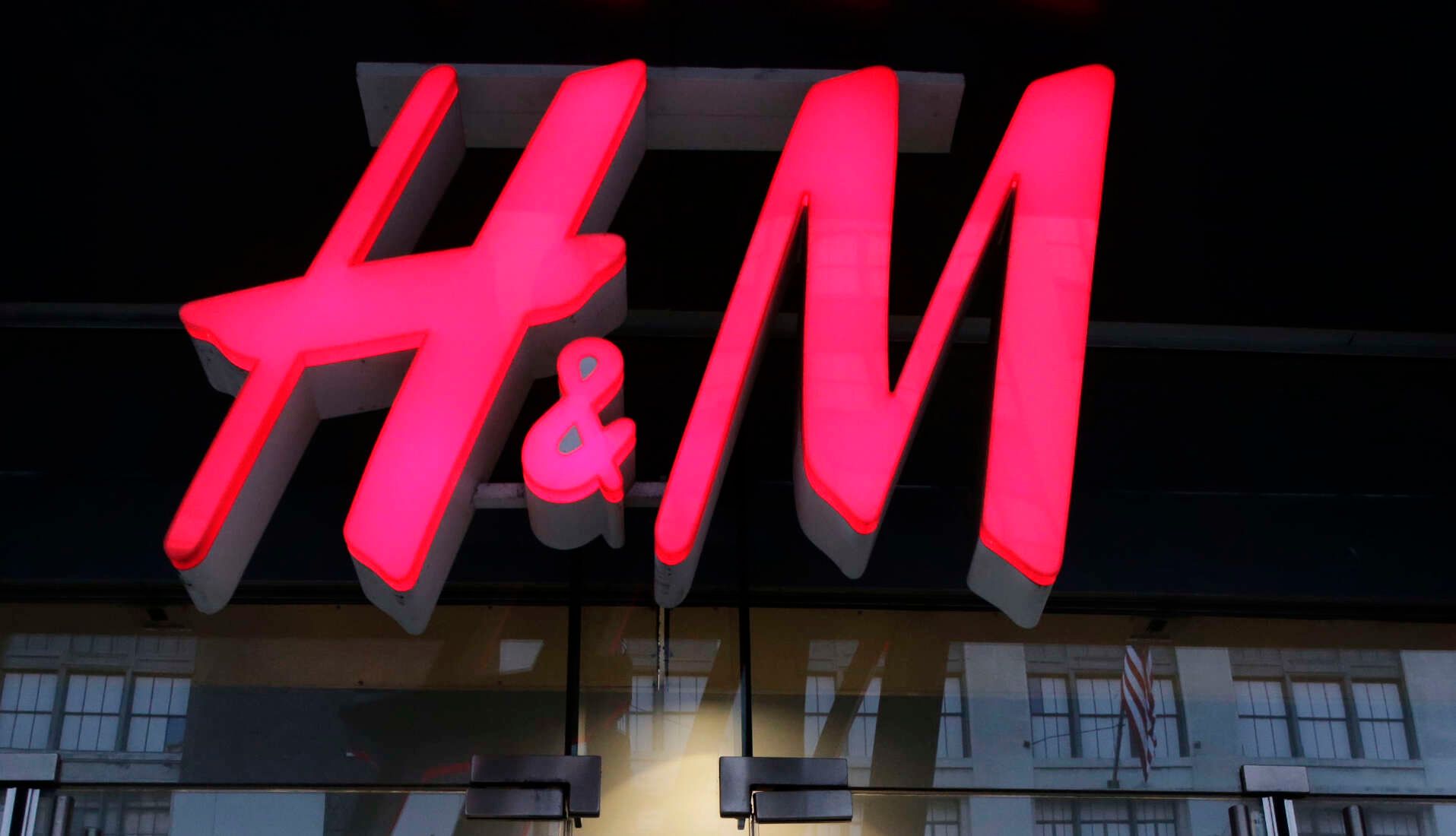 Nå stenger Hennes & Mauritz på dette kjøpesenteret varden.no