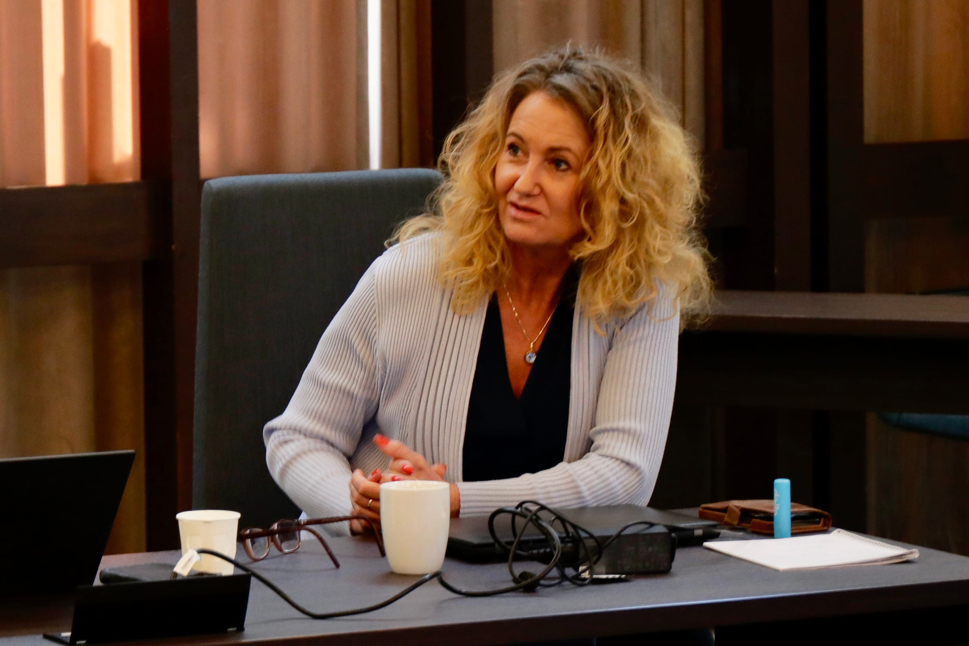 «Ordfører Unni Nilsen Husøy hevder at hun og dagens flertall har overtatt et «konkursbo» og legger skylden på tidli­gere styring. Det er direkte uredelig.»