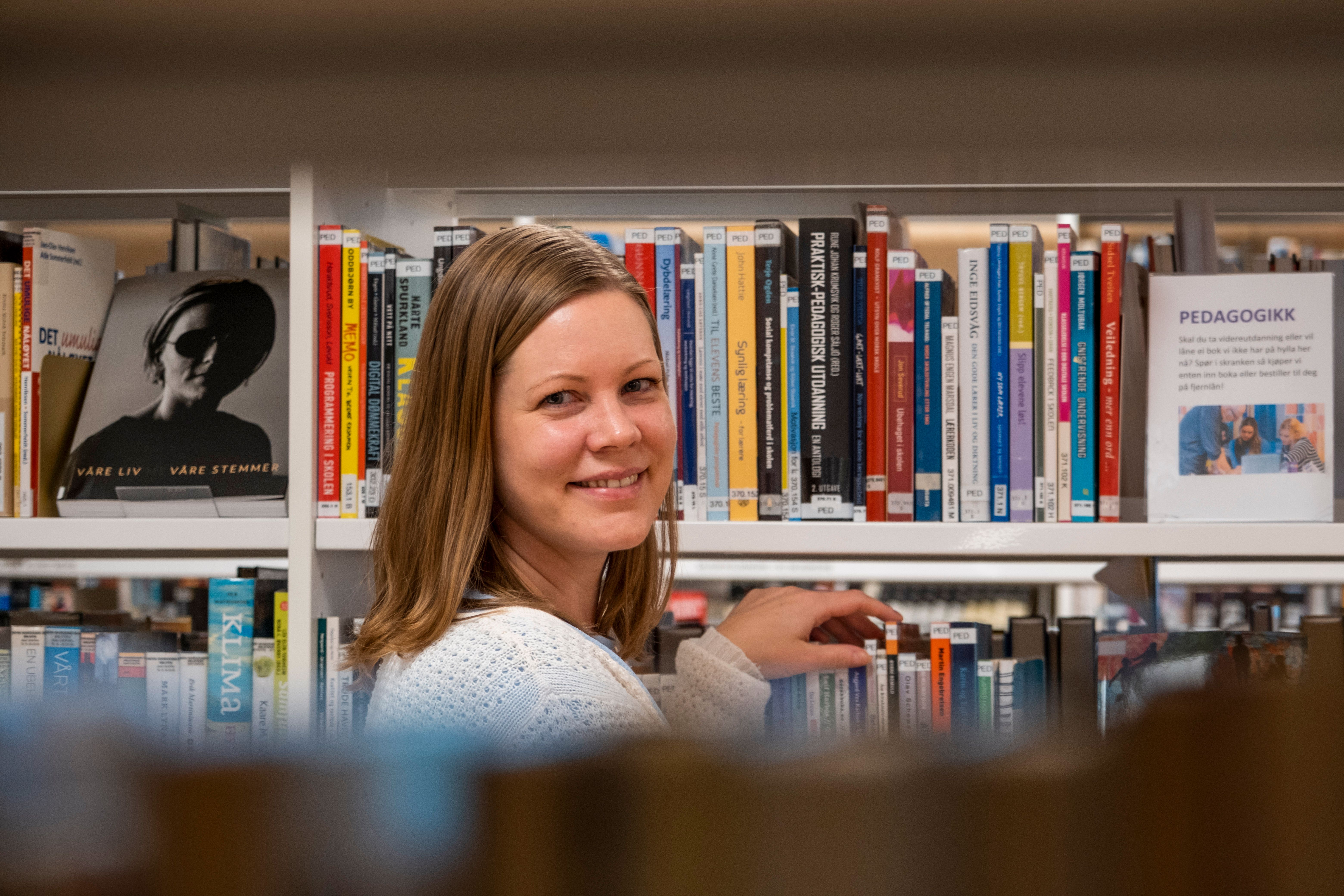 Hun Blir Den Nye Biblioteksjefen I Nord-Fron: - Vil Bidra Til å Se Ting ...