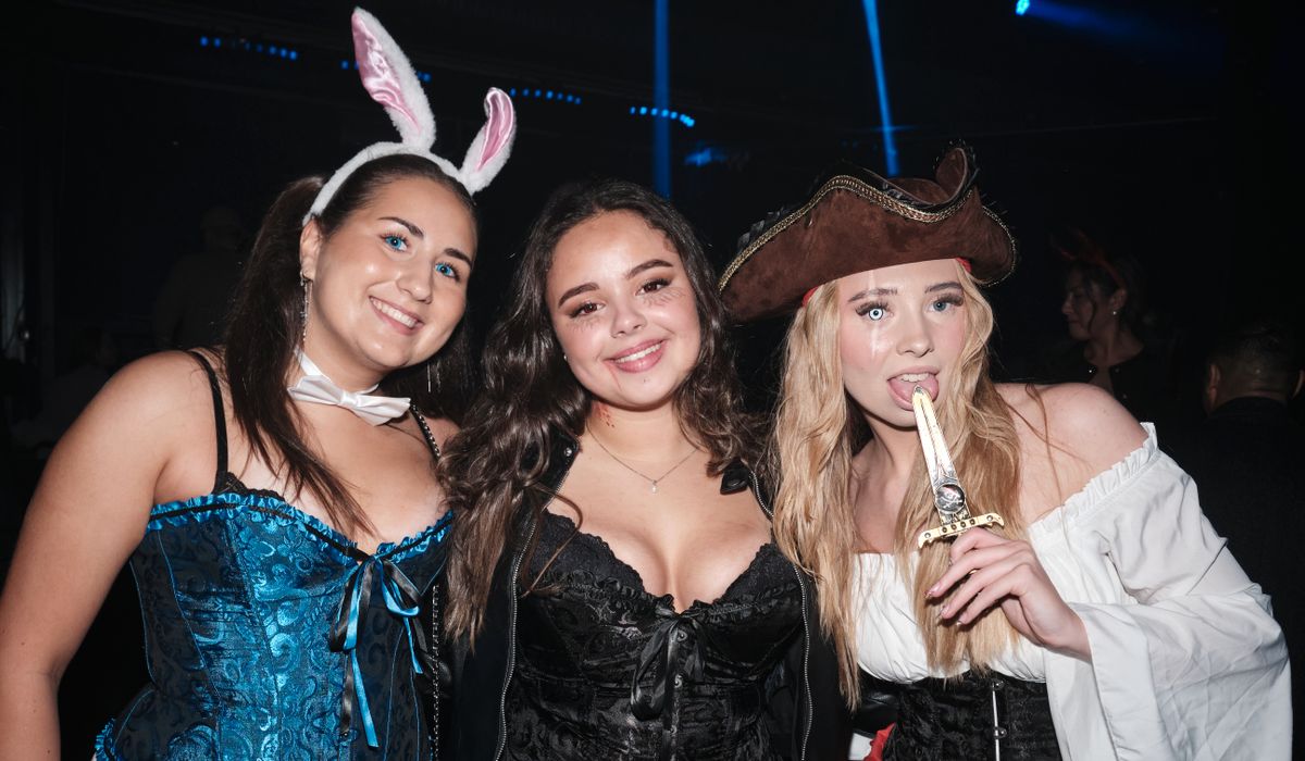 Se bildene fra byens største fest