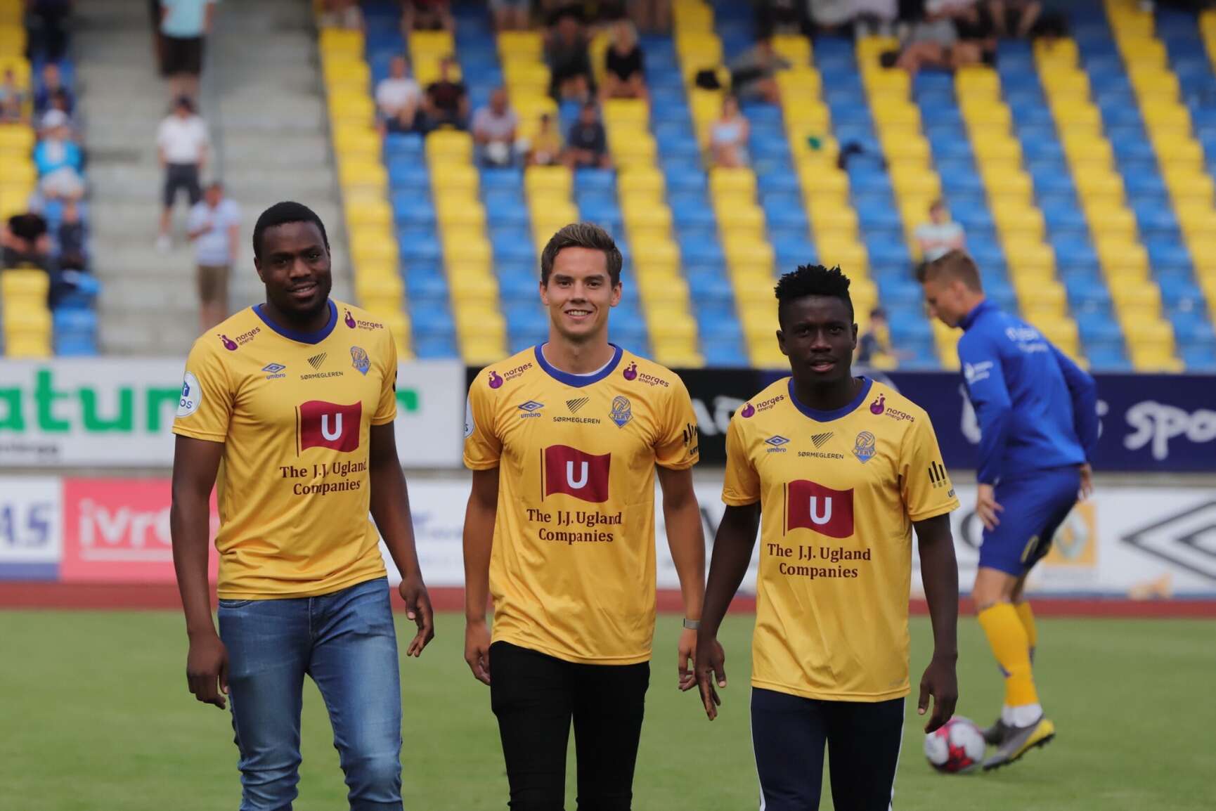 Jerv presenterte tre nye spillere i pausen agderposten.no