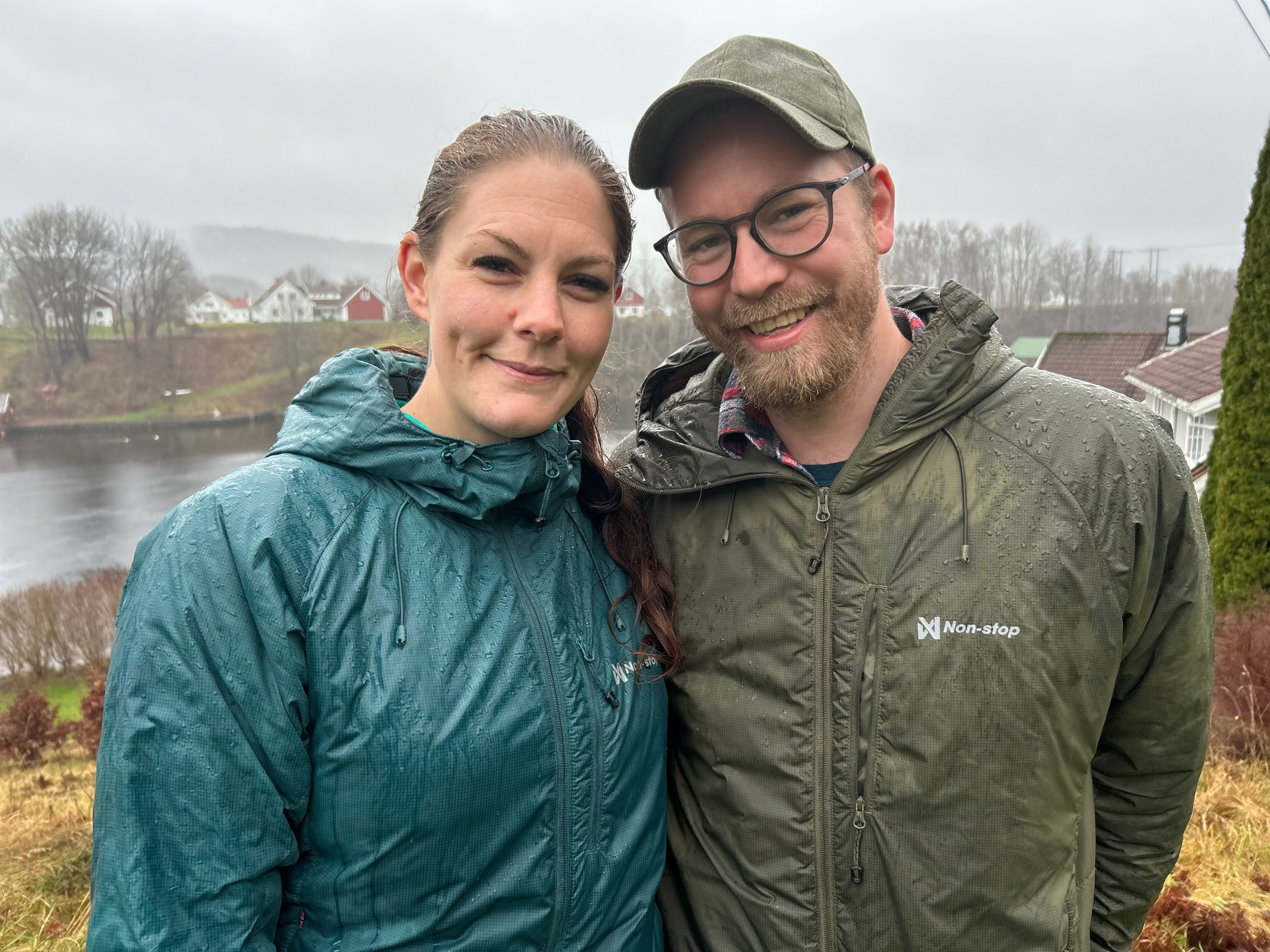 Fem setninger var nok. Nå flytter Monica 50 mil for kjærlig­heten