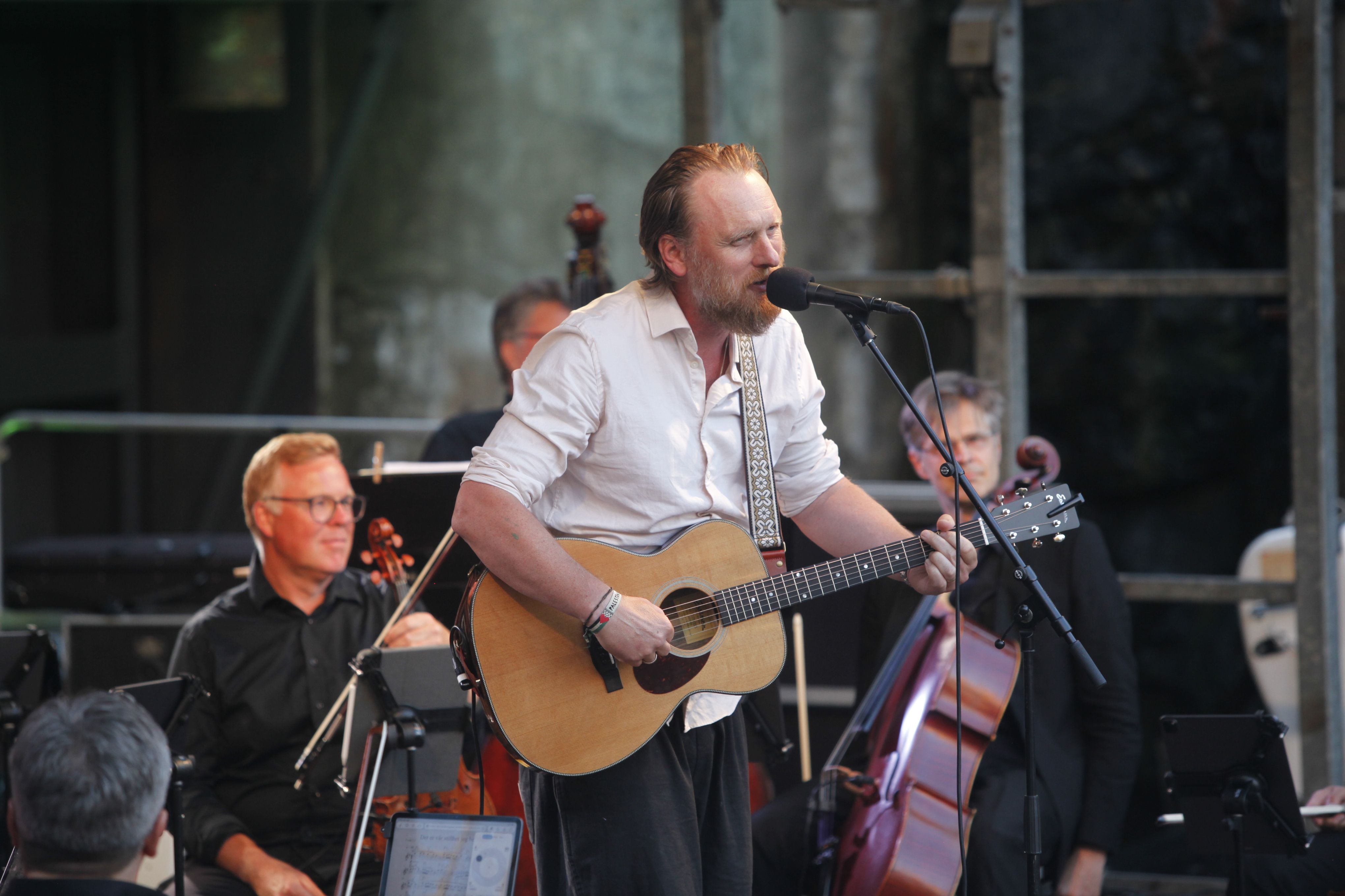 Konsert for strykere, solister og bevinget kor