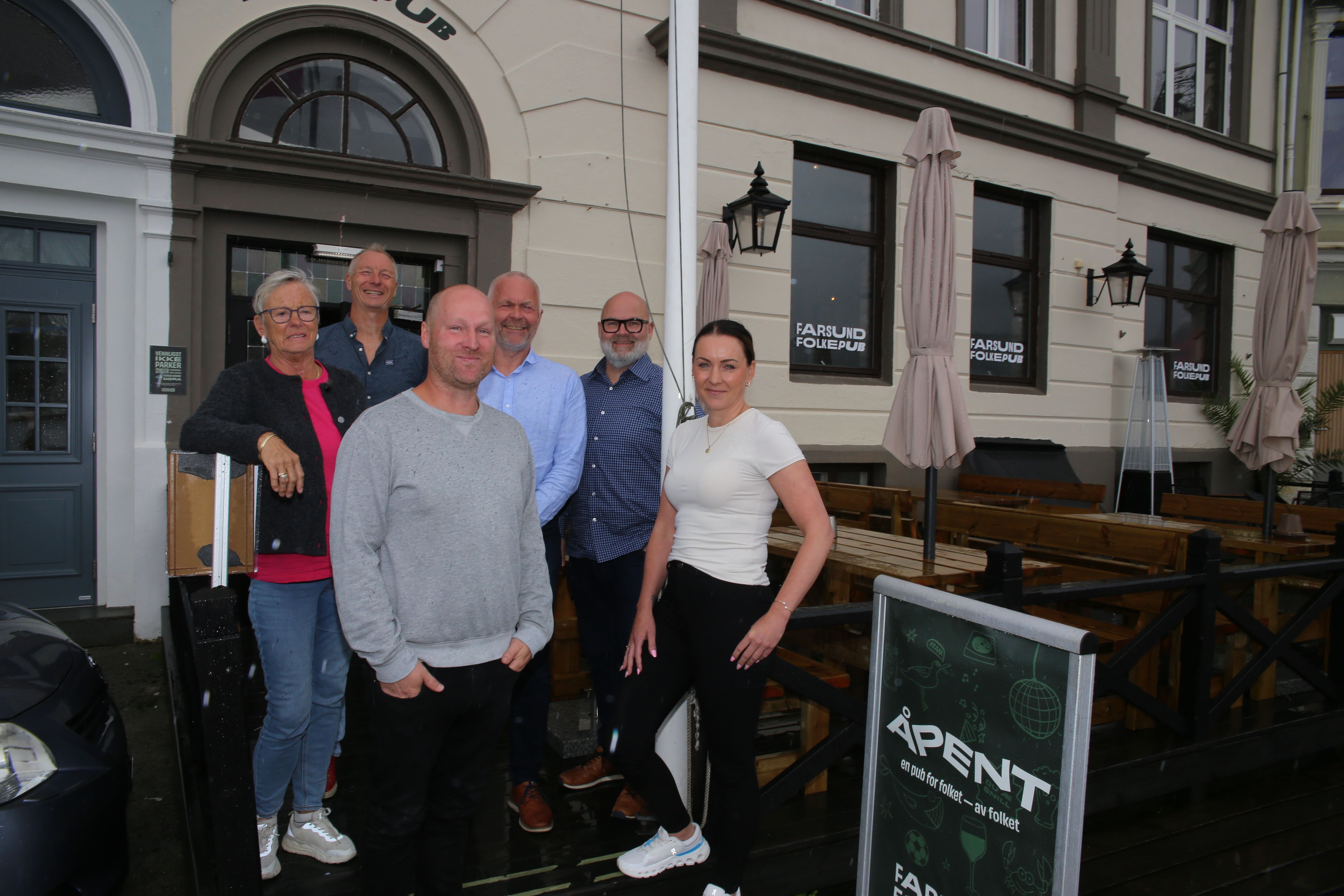 125 personer gikk sammen om ny bar: – Skaper liv i byen