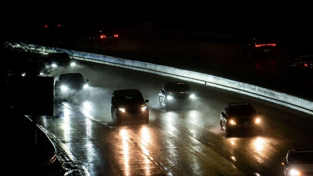 Kraftig storm første påskedag: – Vil bli svært krevende kjøreforhold