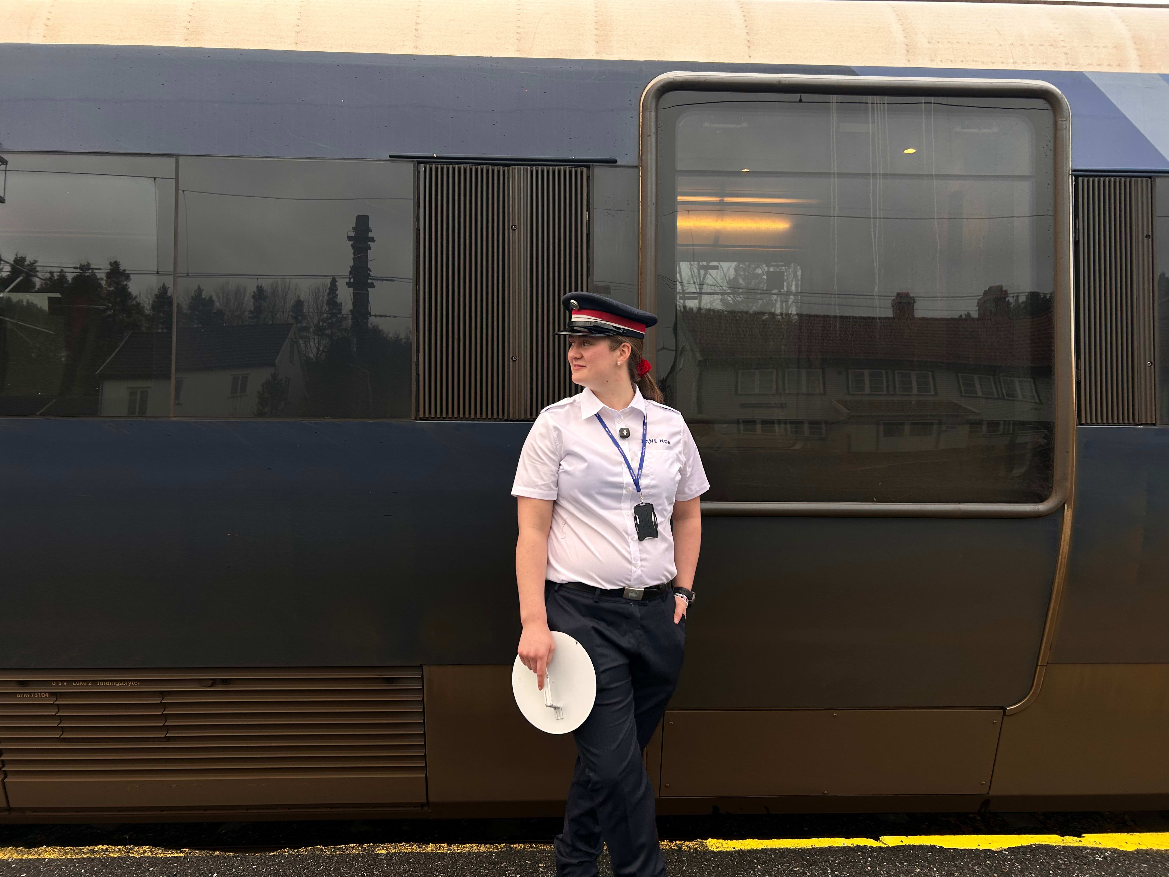 Lina (22) tok et uvanlig valg: – Visste ikke at jeg søkte på drømme­jobben