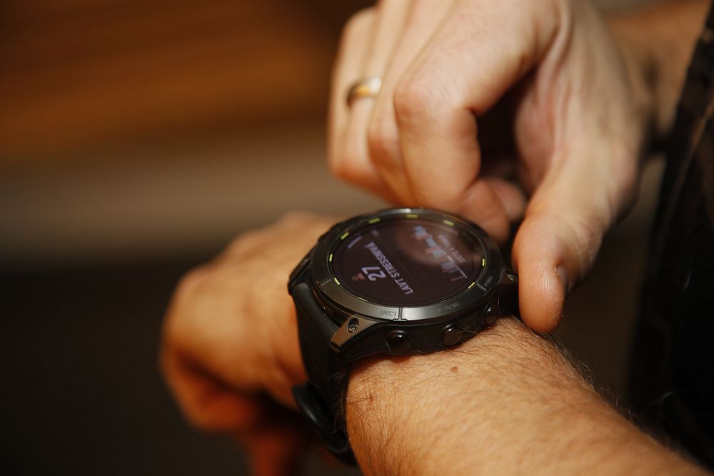 Forsker langer ut mot pulsklokker: – Millioner av løpere får feil veiledning hver eneste dag!