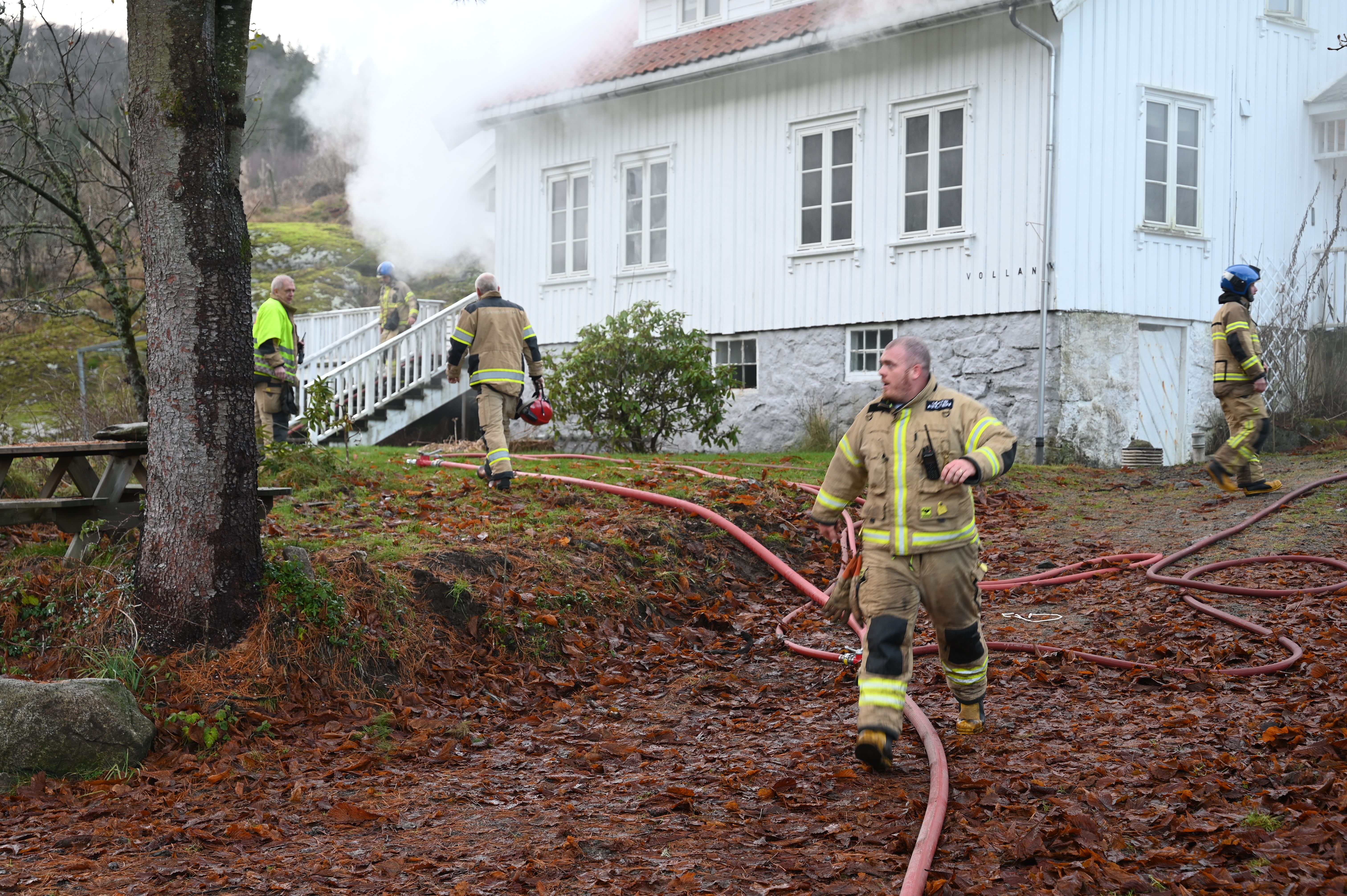 Rykket ut til brann i bygning