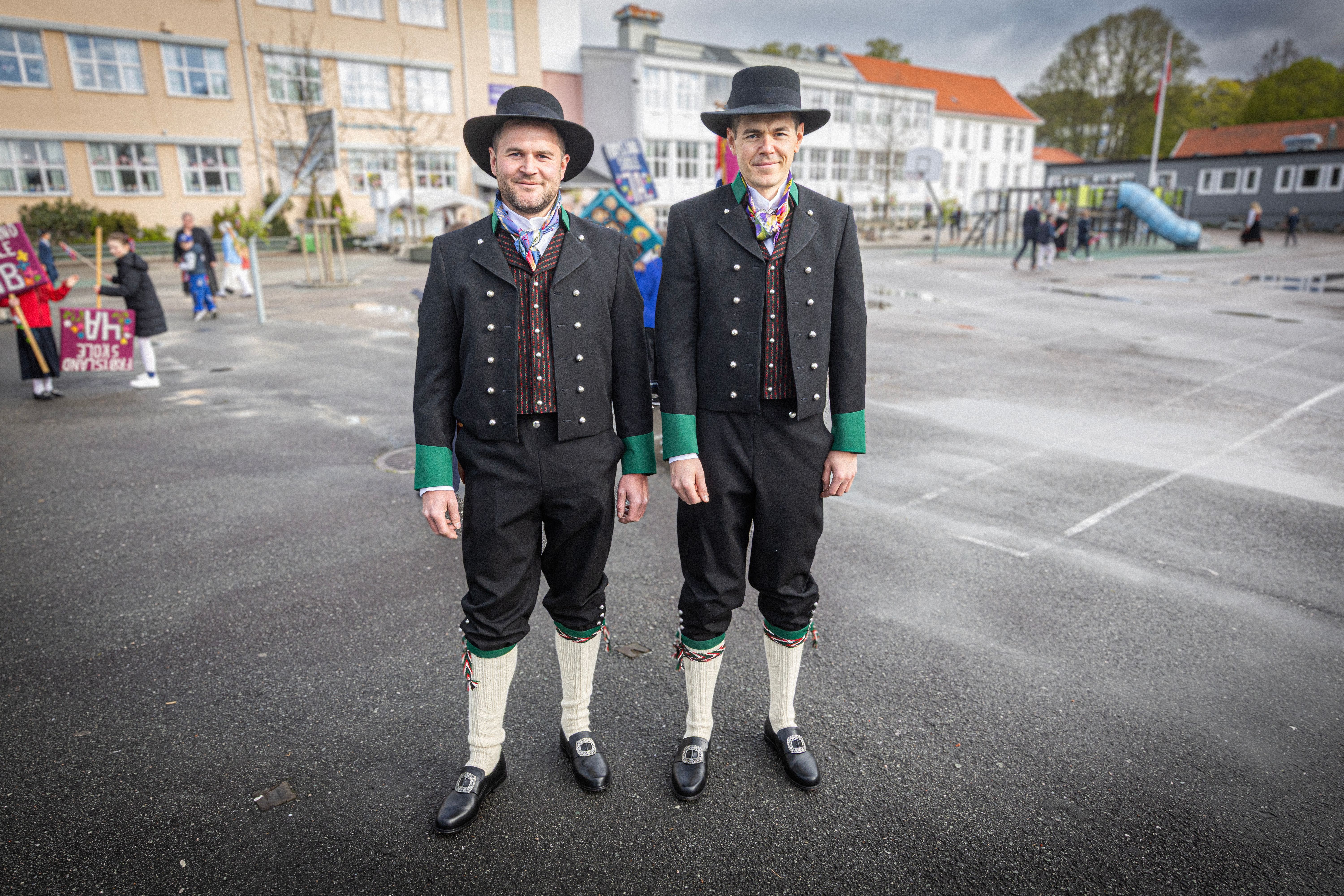 Brødre fikk storslått gave: – Ja, er vi ikke flotte