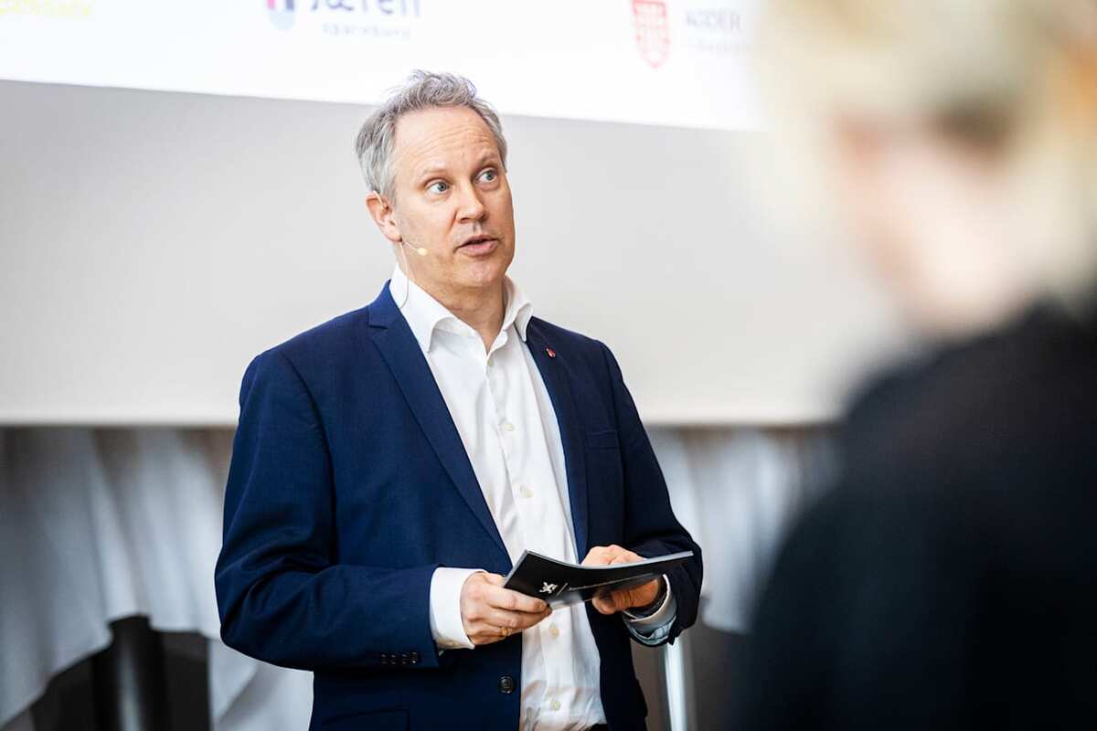 Samferd­sels­minis­teren svarer om bom