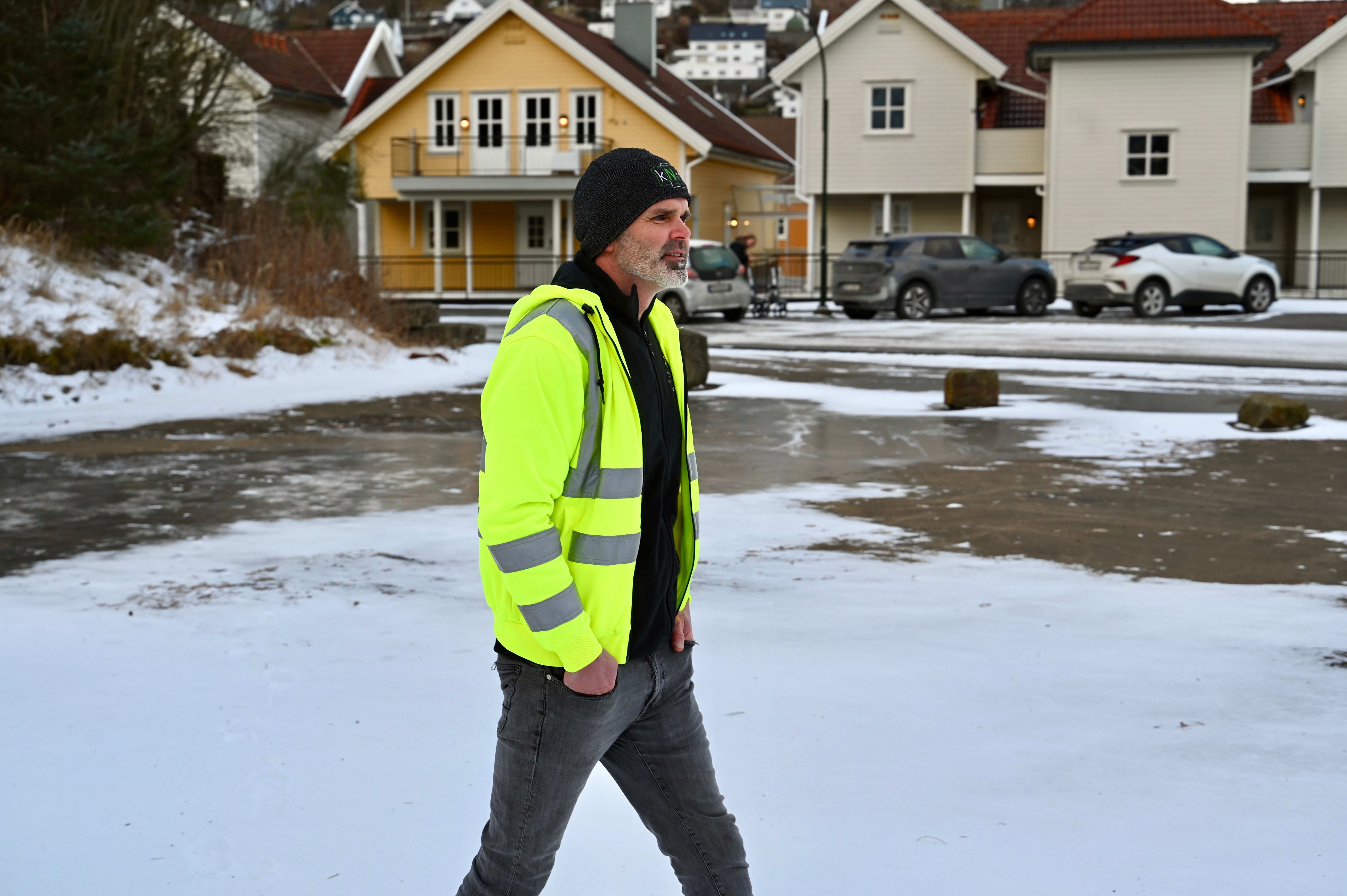 Tilbyr ubrukt område som ekstra parkeringsplasser