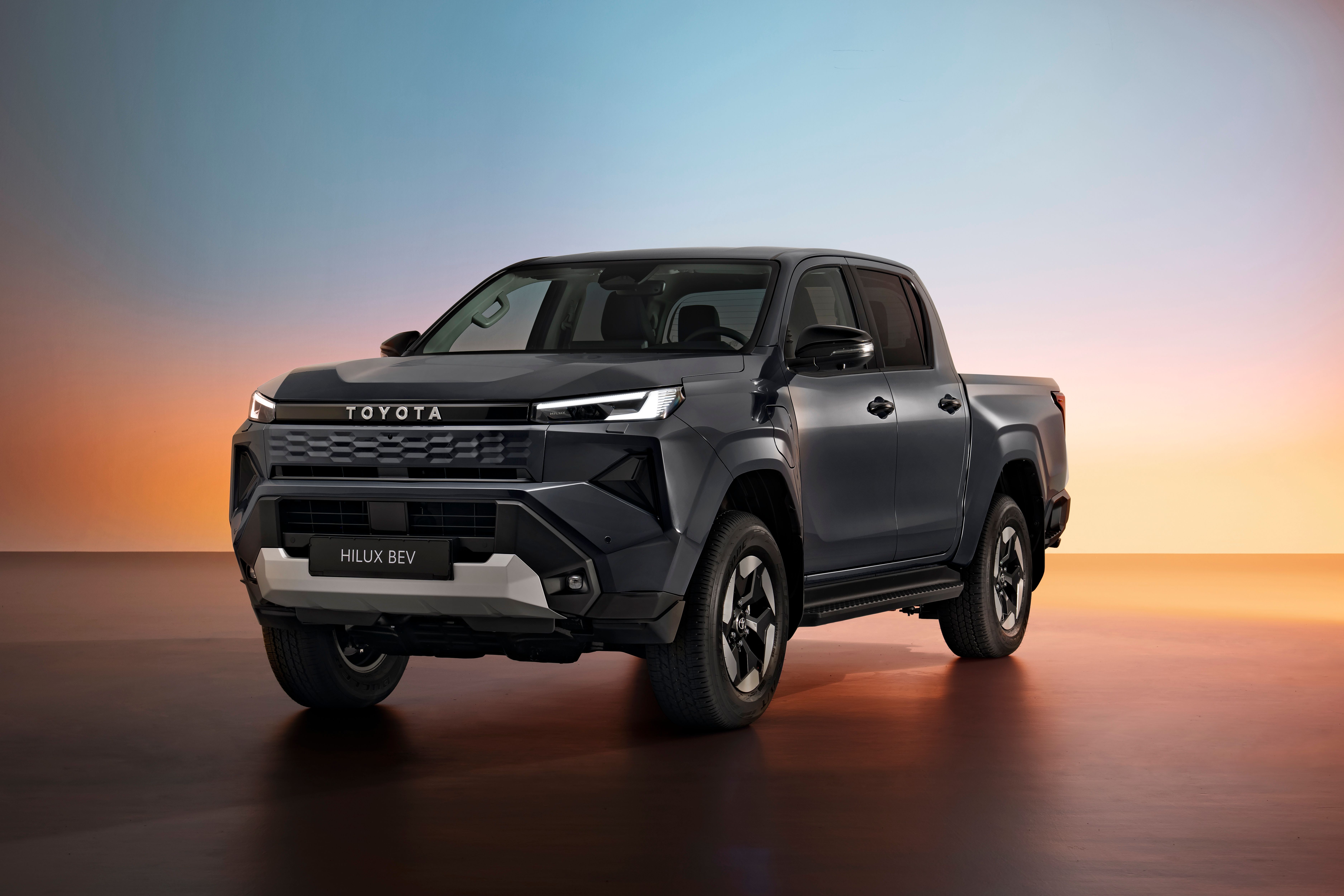 Nå blir også Hilux elektrisk