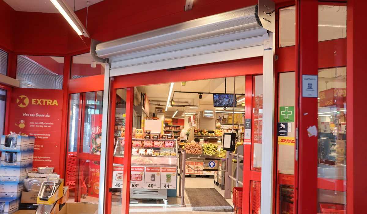Butikkansatt brøt inn i knivangrep