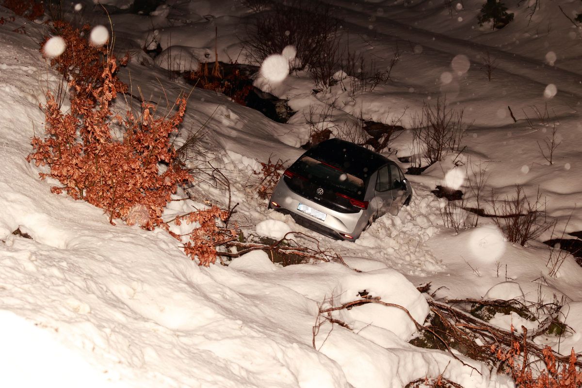 Bilfører til sykehus etter ulykke