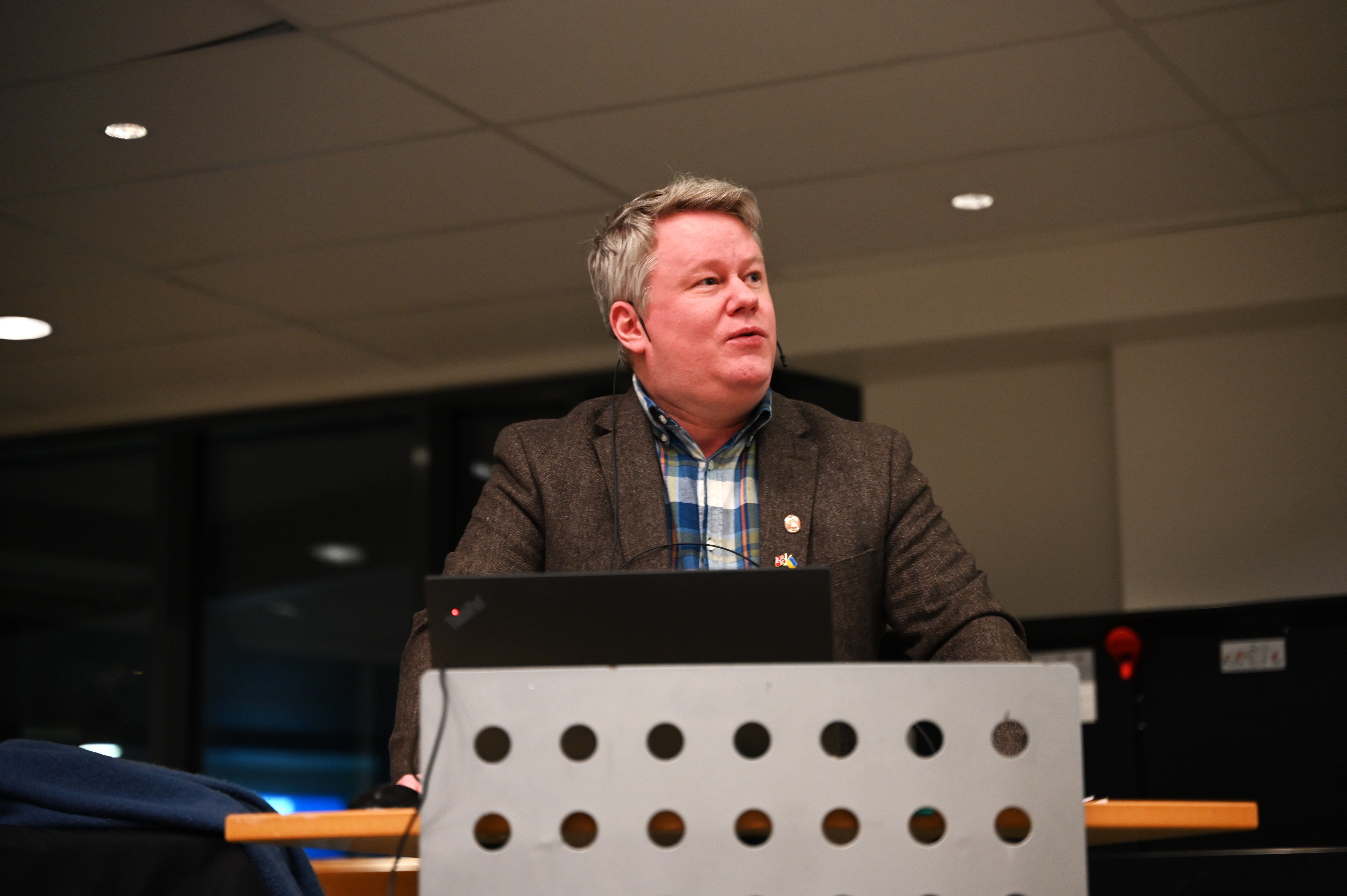 Utfordrer forsvars­minis­teren om Listas rolle i total­forsvaret