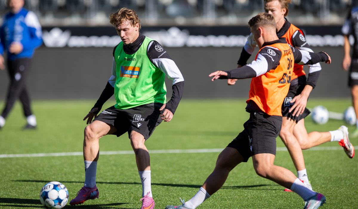 Her er han tilbake på trening. Friskmelder seg selv.