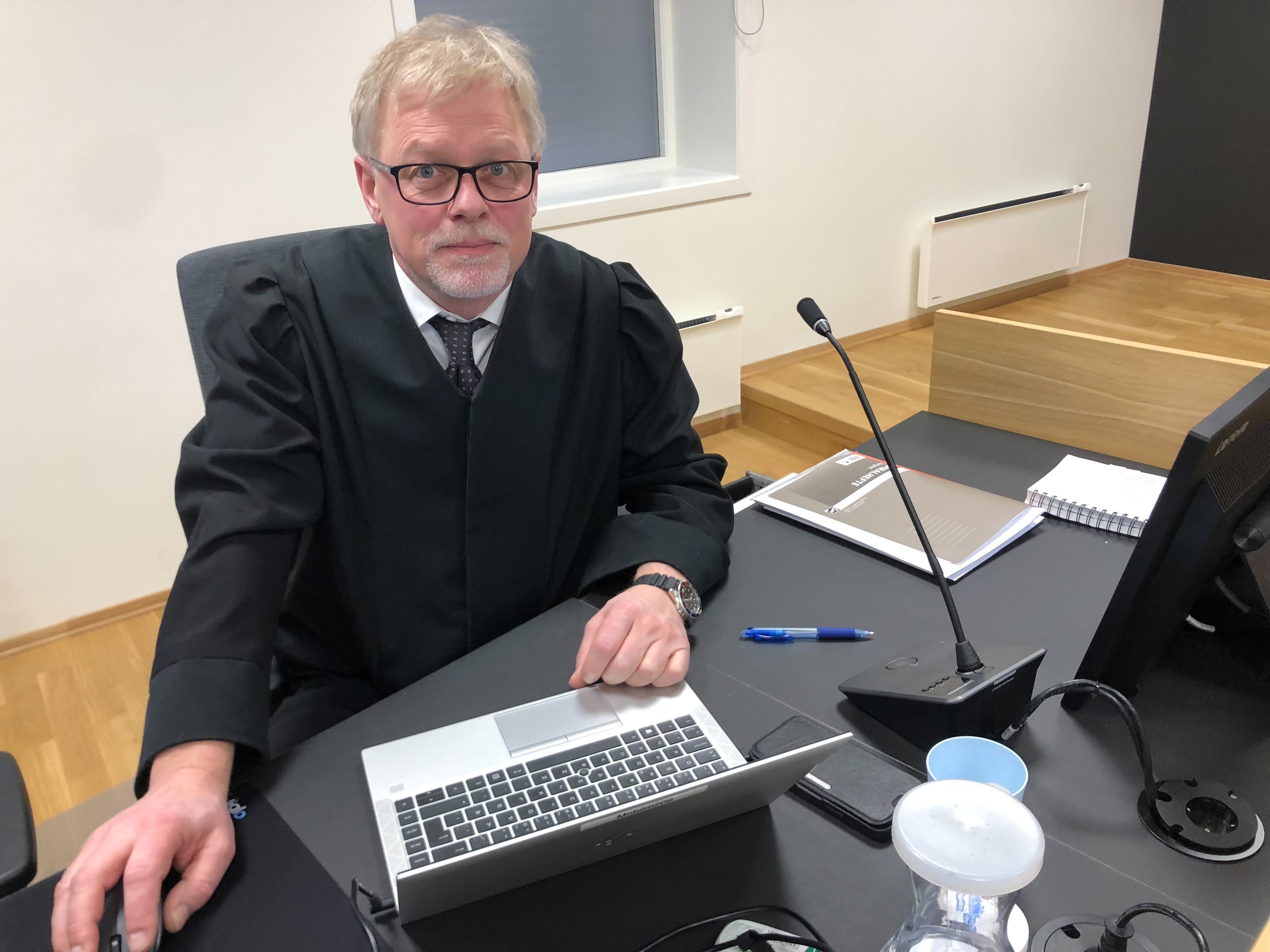 Gamblet bort firmapenger: – Prøvde å få raske penger - varden.no