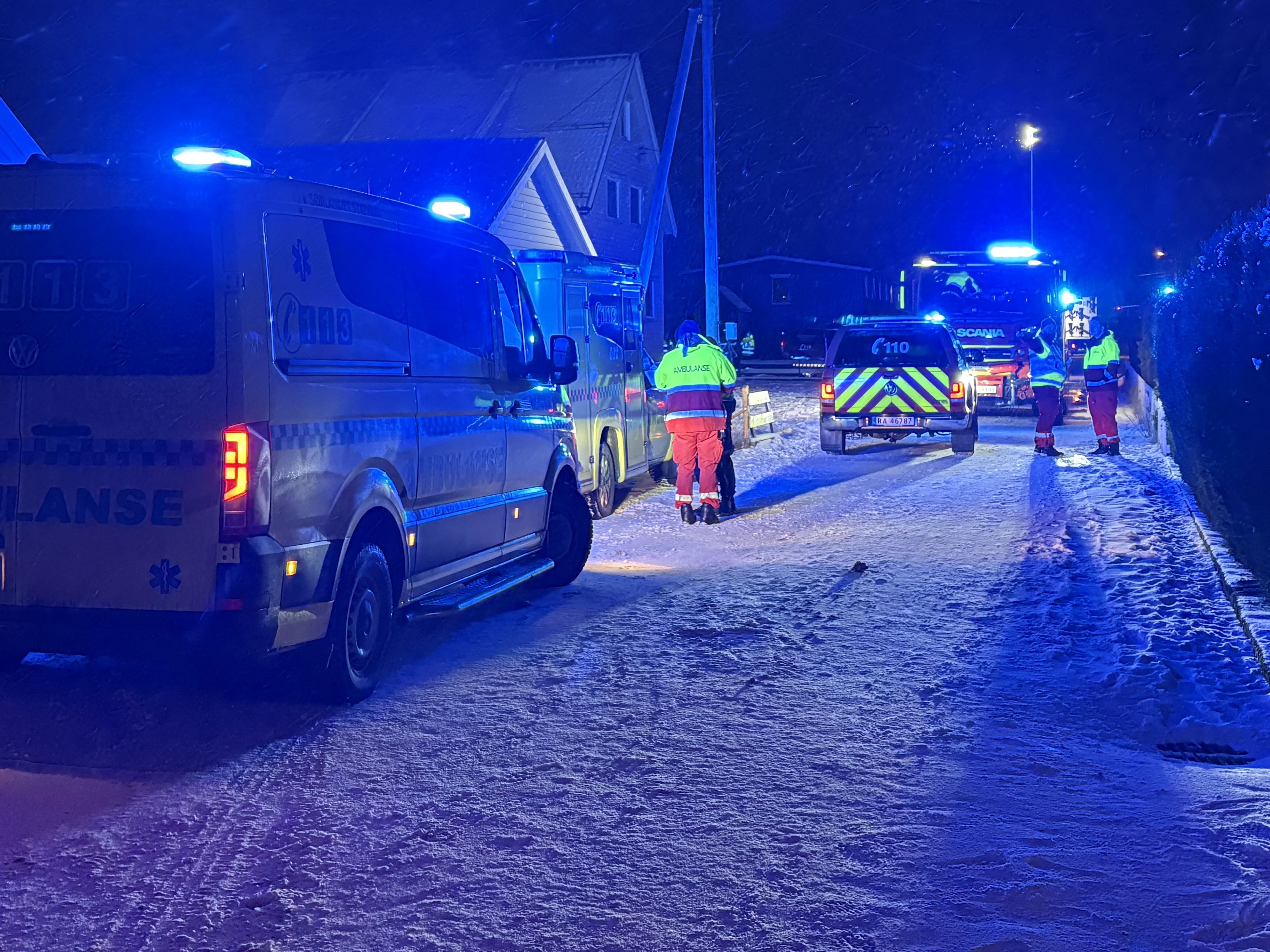Søkte tilflukt på taket da huset brant