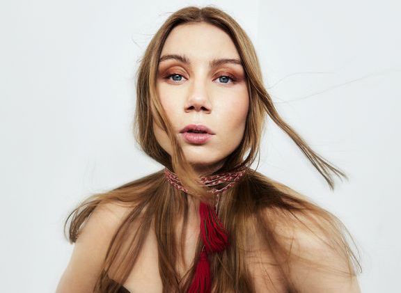 Ella Marie debuterer som soloartist på Riddu Riddu - altaposten.no