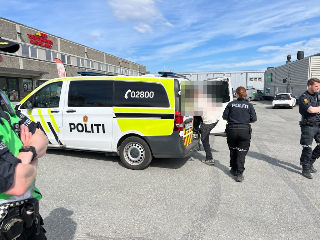 MC-fører erkjenner å ha kjørt for fort før sammenstøt med postbil ...