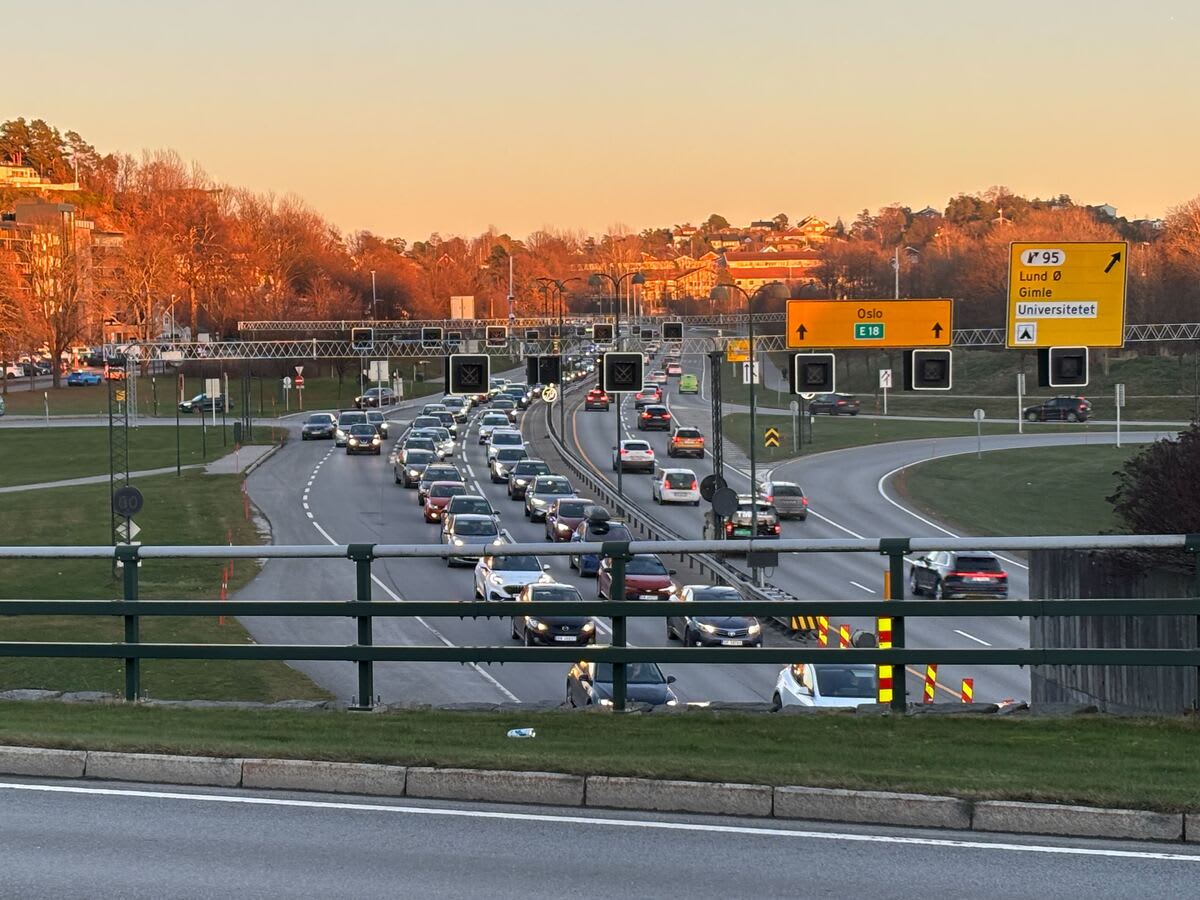 Trafikk­uhell på E18 i Kristian­sand – skaper kø