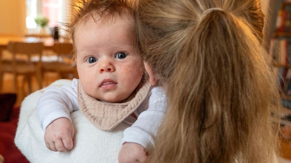 Slik vil utvalg øke fødselstallene: Foreslår forsøk med å la småbarnsforeldre jobbe mindre