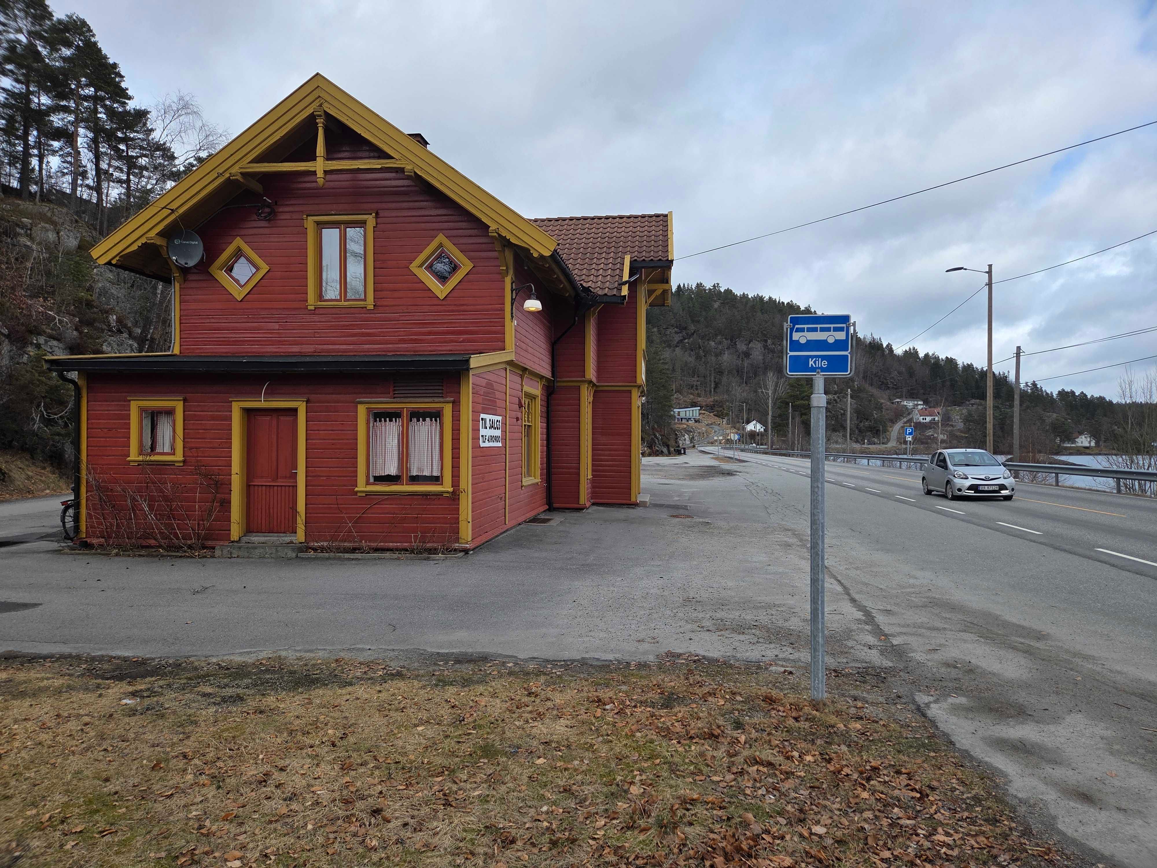 Restau­ranten la ned. Nå vil eieren selge bygget.