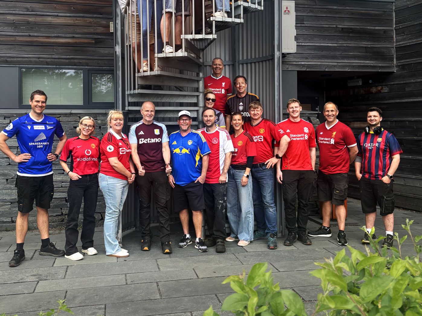 Stilte i fotball­drakt i kampen mot barne­kreft - send inn ditt bilde!