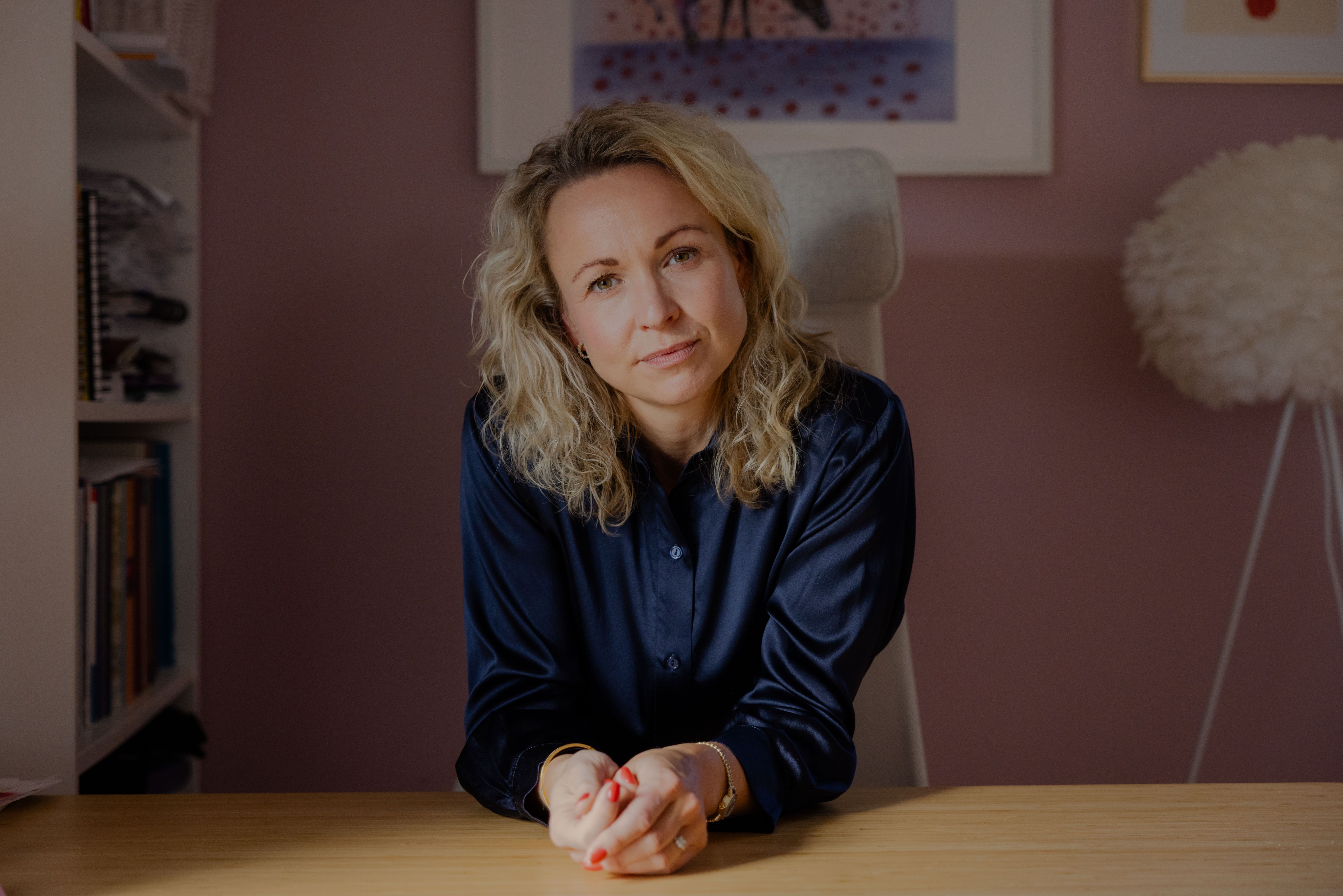 «Besteforelderen oppfordres til å tvangsklemme barnebarnet. Er det skadelig?»