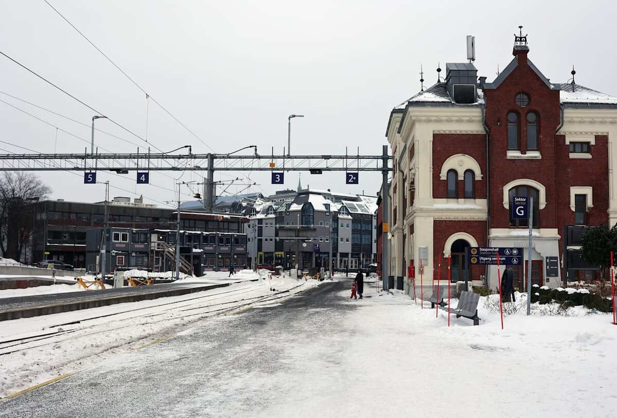 Stenger deler av Sørlandsbanen i ett år
