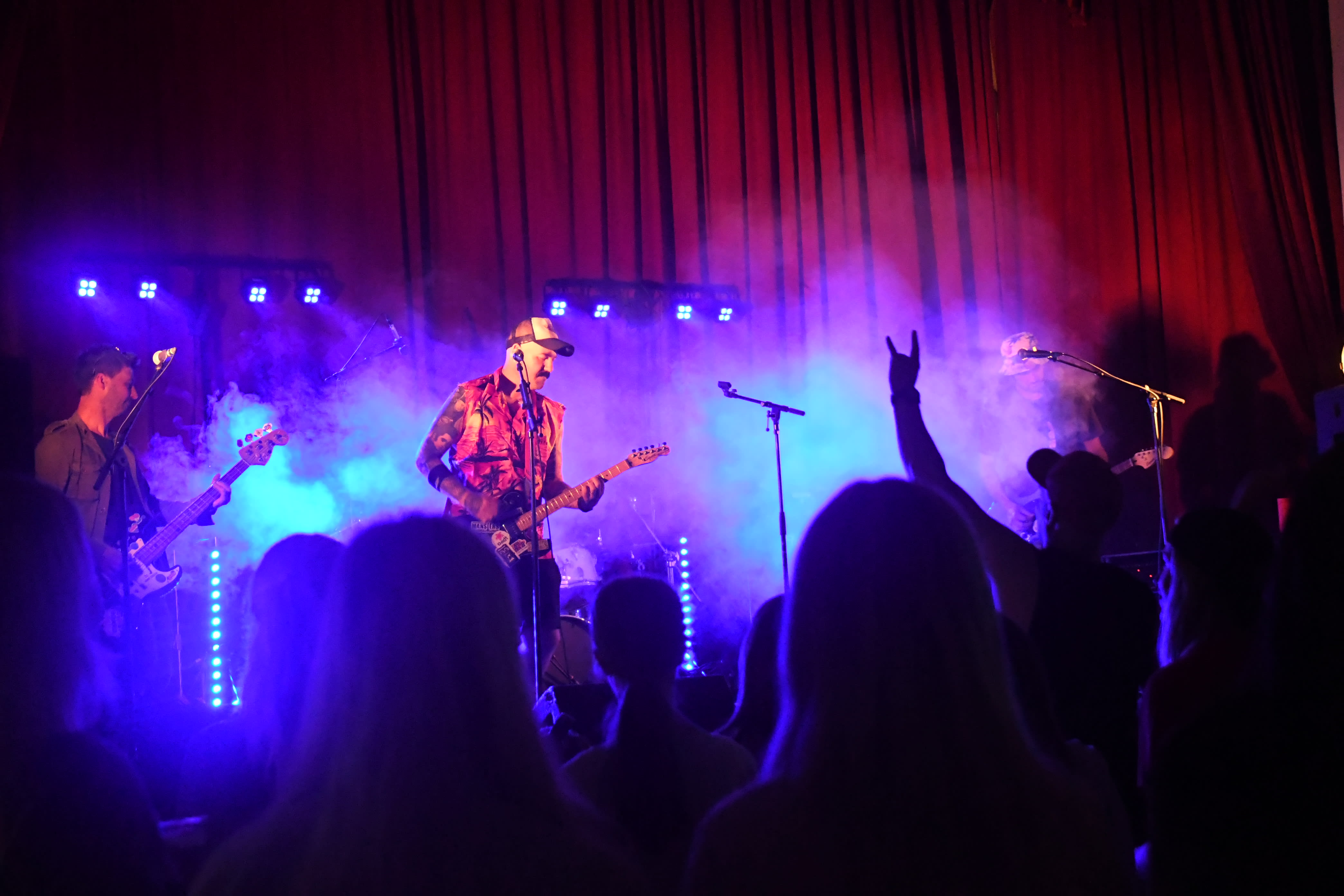 Pønk på Backes: Denne kvelden må julemusikken vike