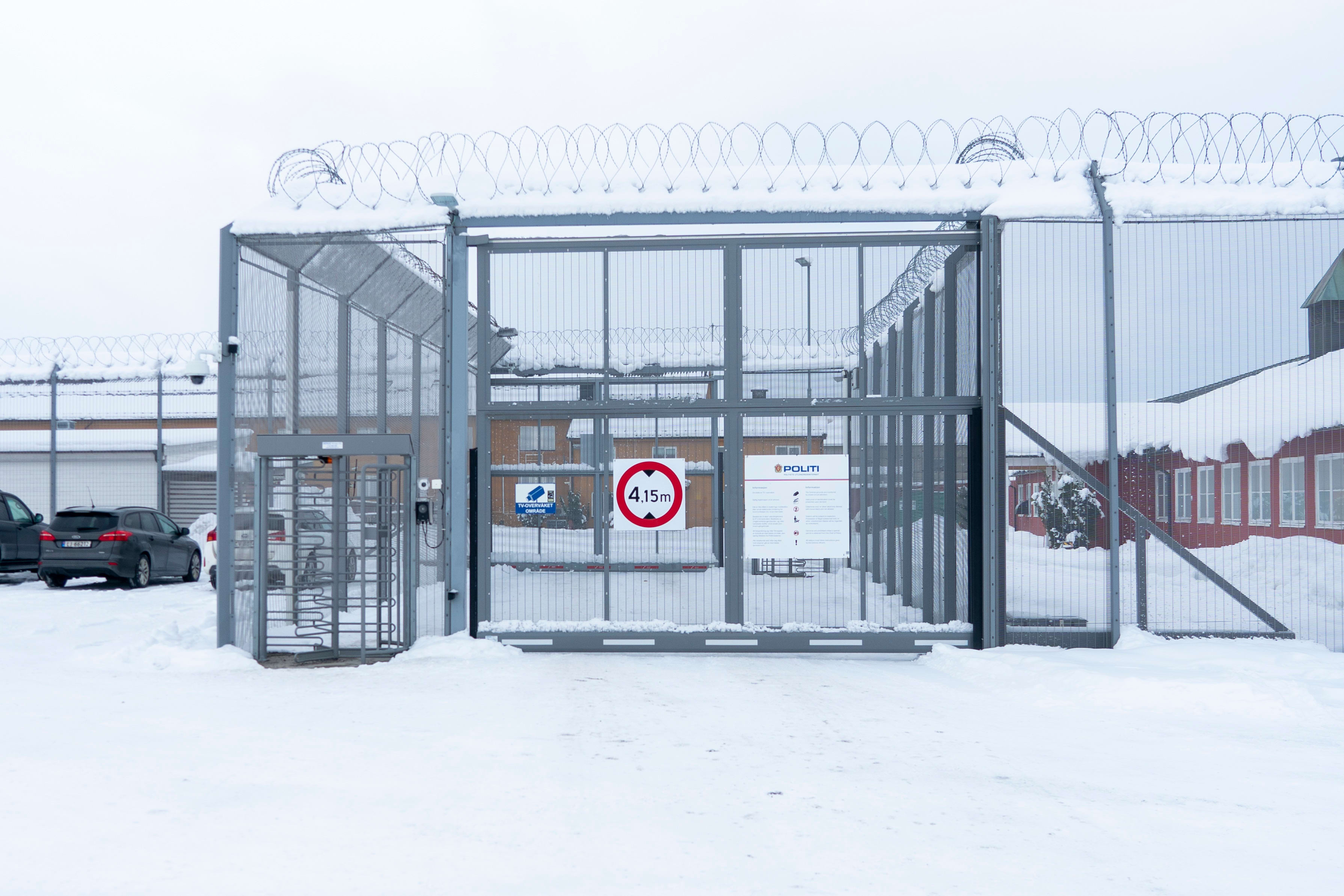 To er utvist fra Norge – blir internert i fire uker