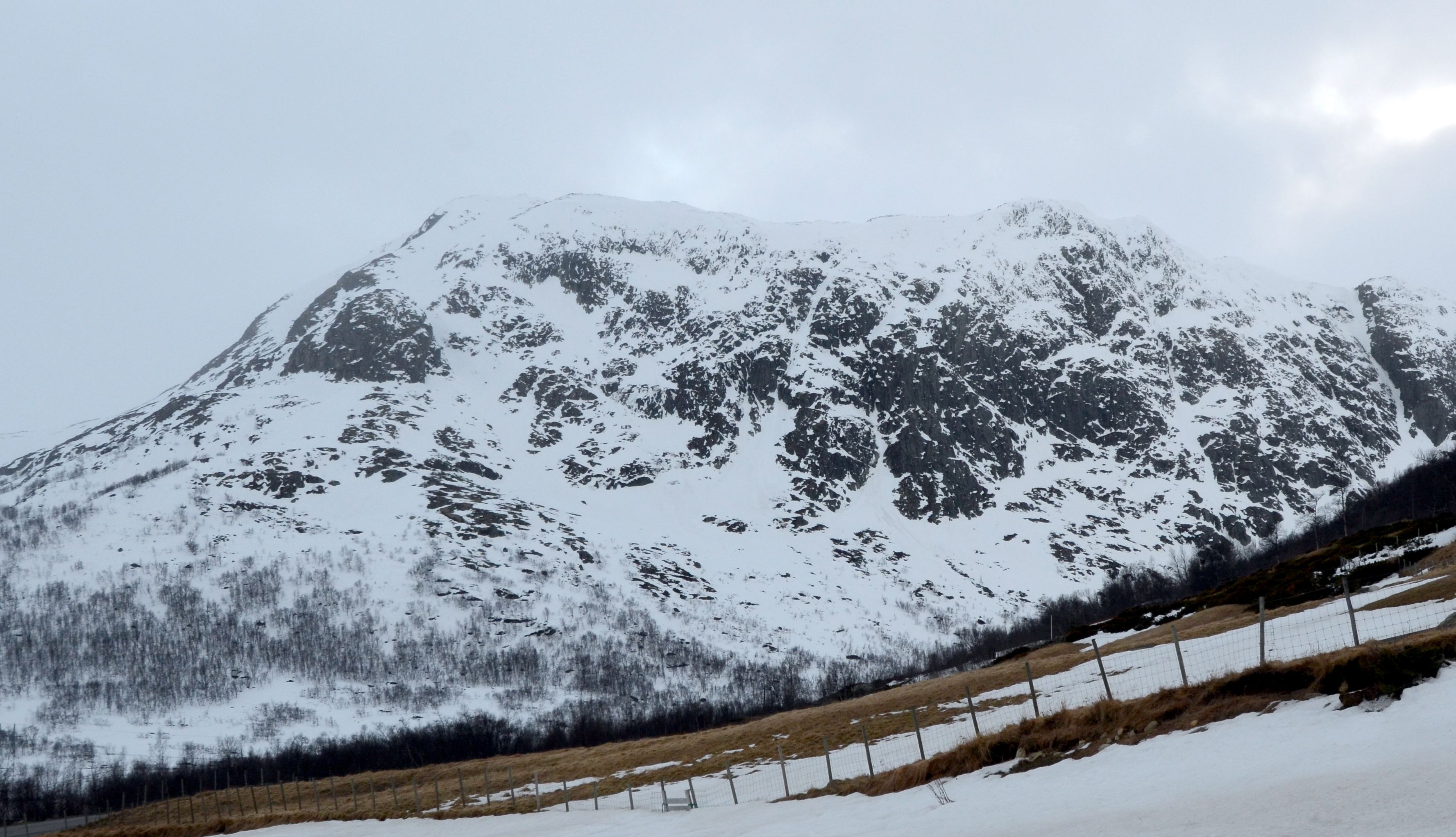 Berga ned av fjellklatrarar - stod fast i fjellet ein månad ...