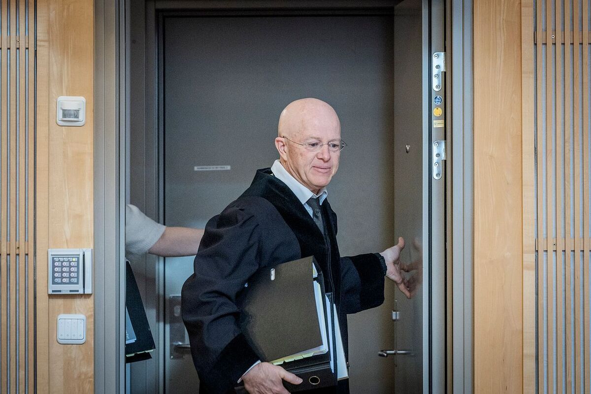 Advokat fikk kjeft for å ligge på sofaen