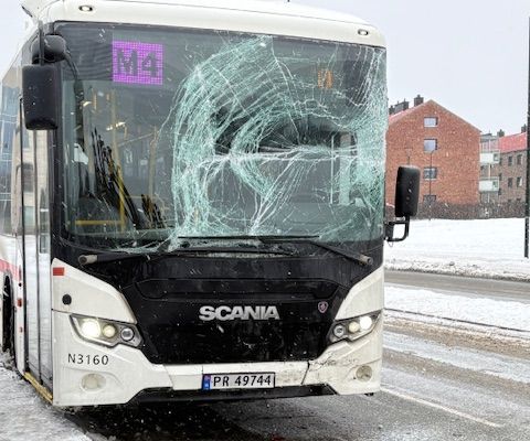 To busser har kolli­dert i Kristian­sand