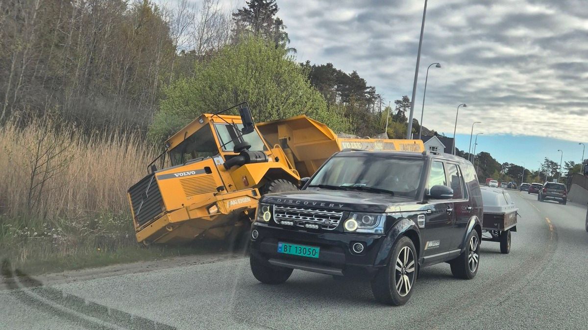 Dumper i grøfta i Kristiansand