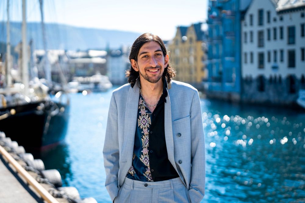 Daniel ble mobbet og følte seg for stygg til å ha venner. Nå ..., image size:1000x666