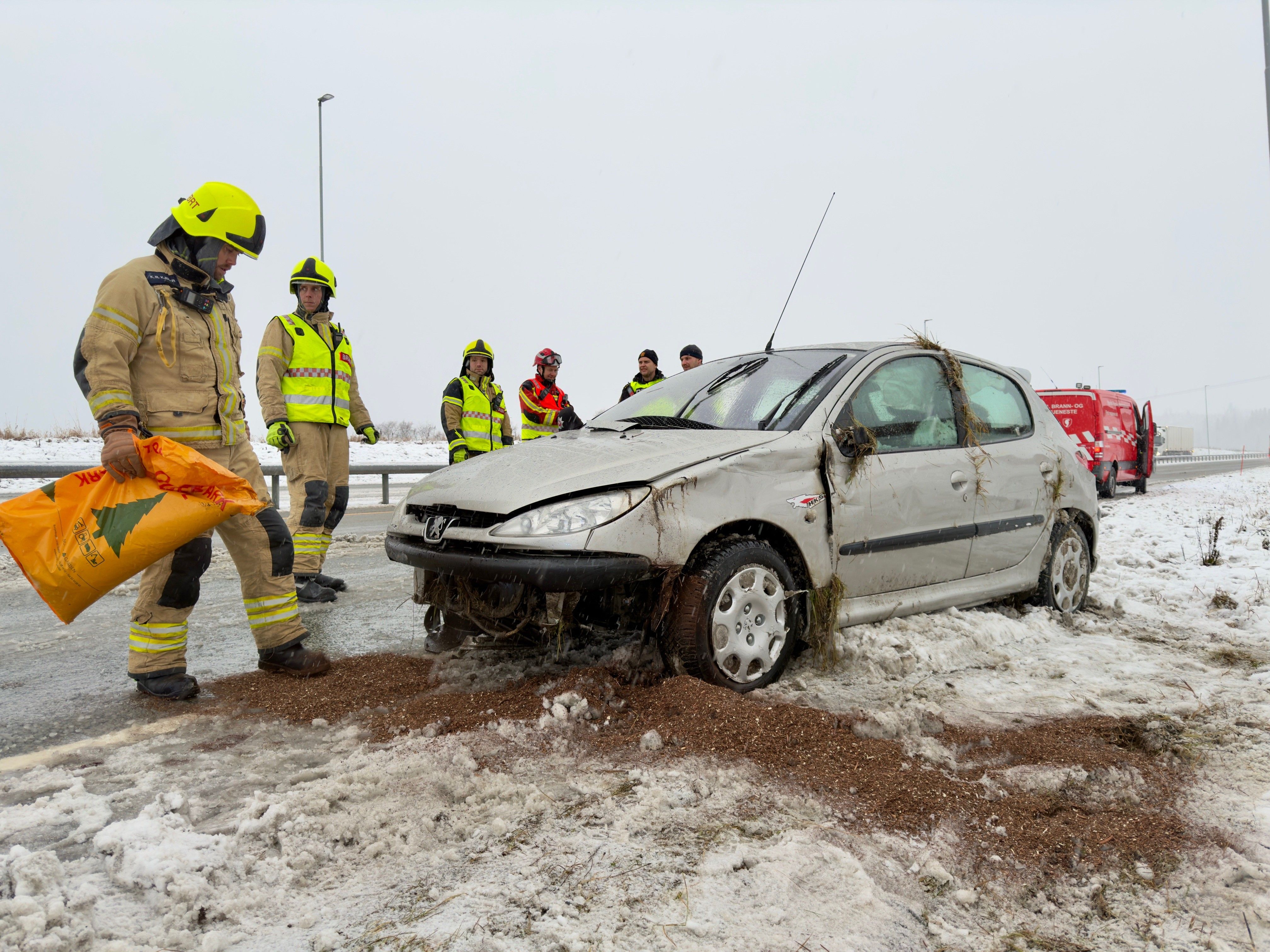 Bil snurret rundt og havnet på siden - to kvinner til legevakt - bladet.no