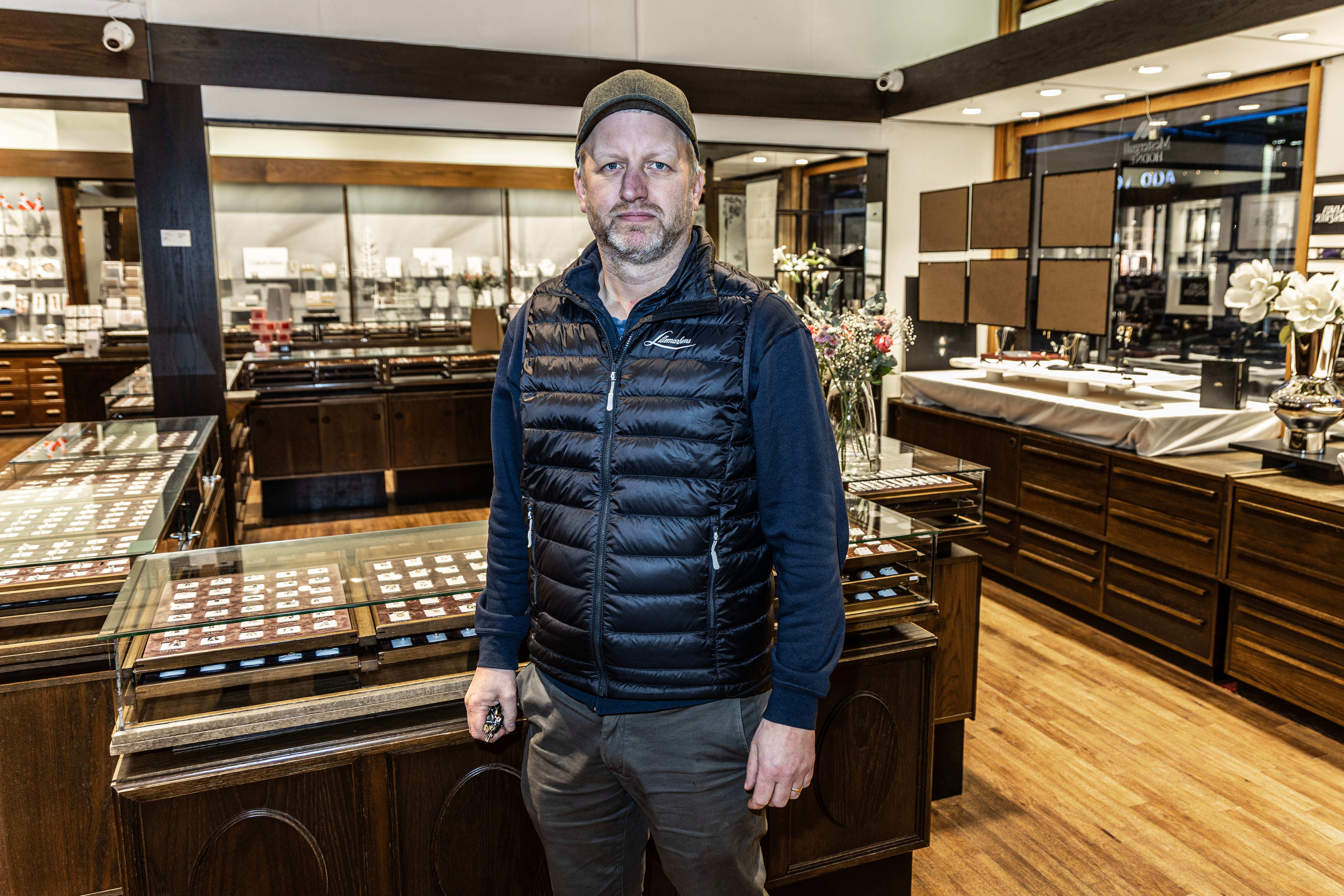 Satte ring til 5800 kroner på finge­ren og hevdet at den var hennes