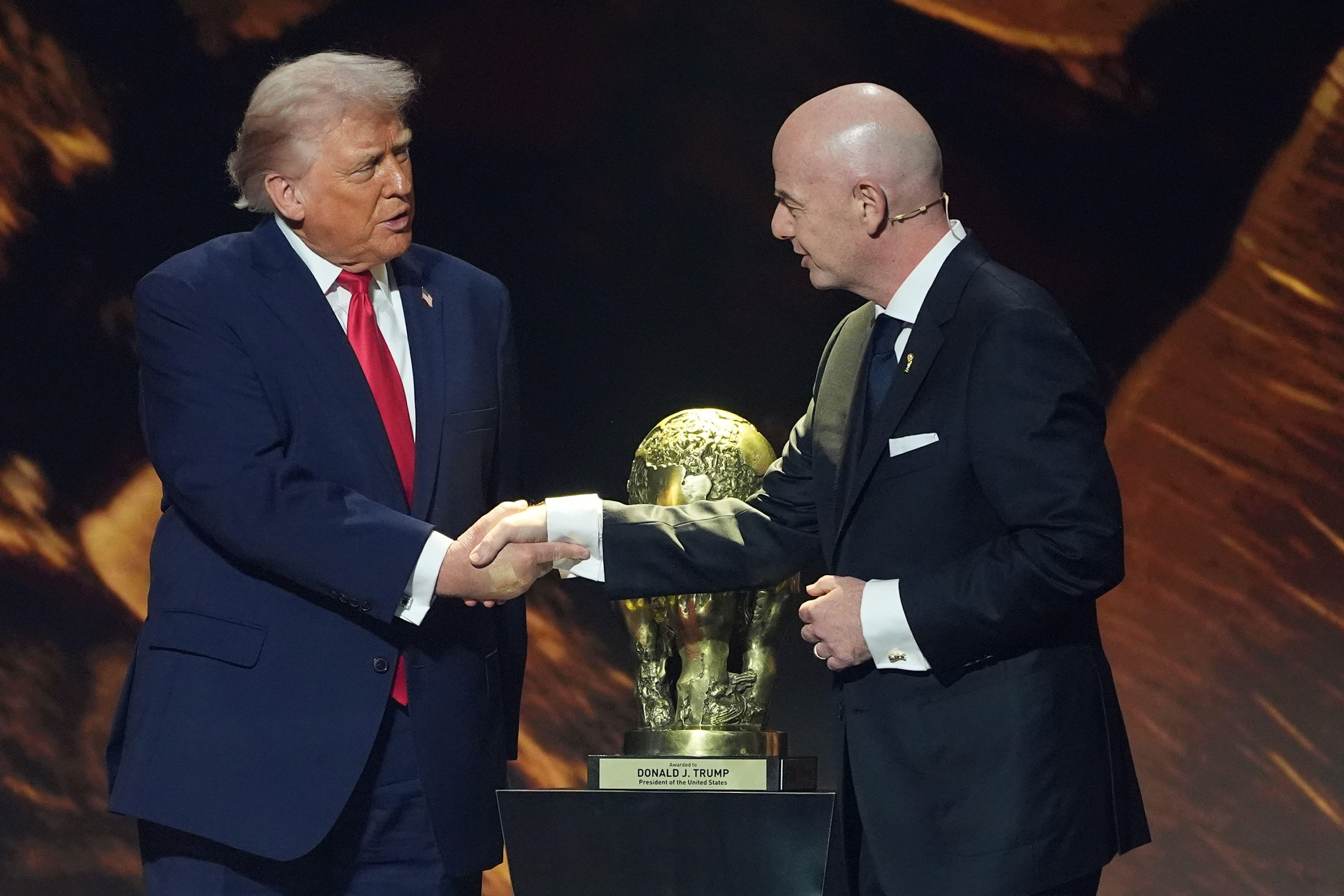 Bekreftet: Trump skal overrekke VM-trofeet