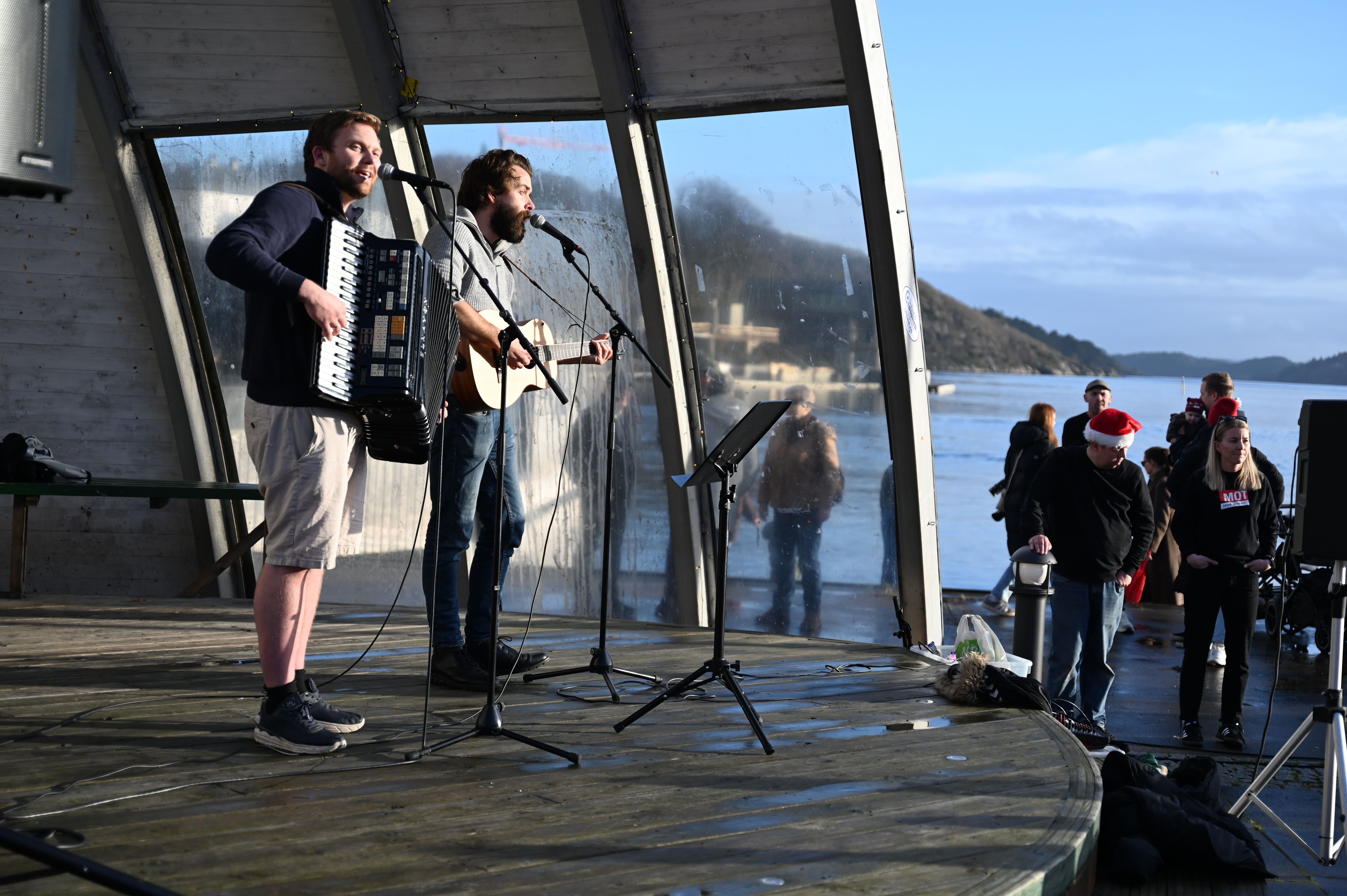 Været var så fint at han stilte i shorts på julegateåpningen