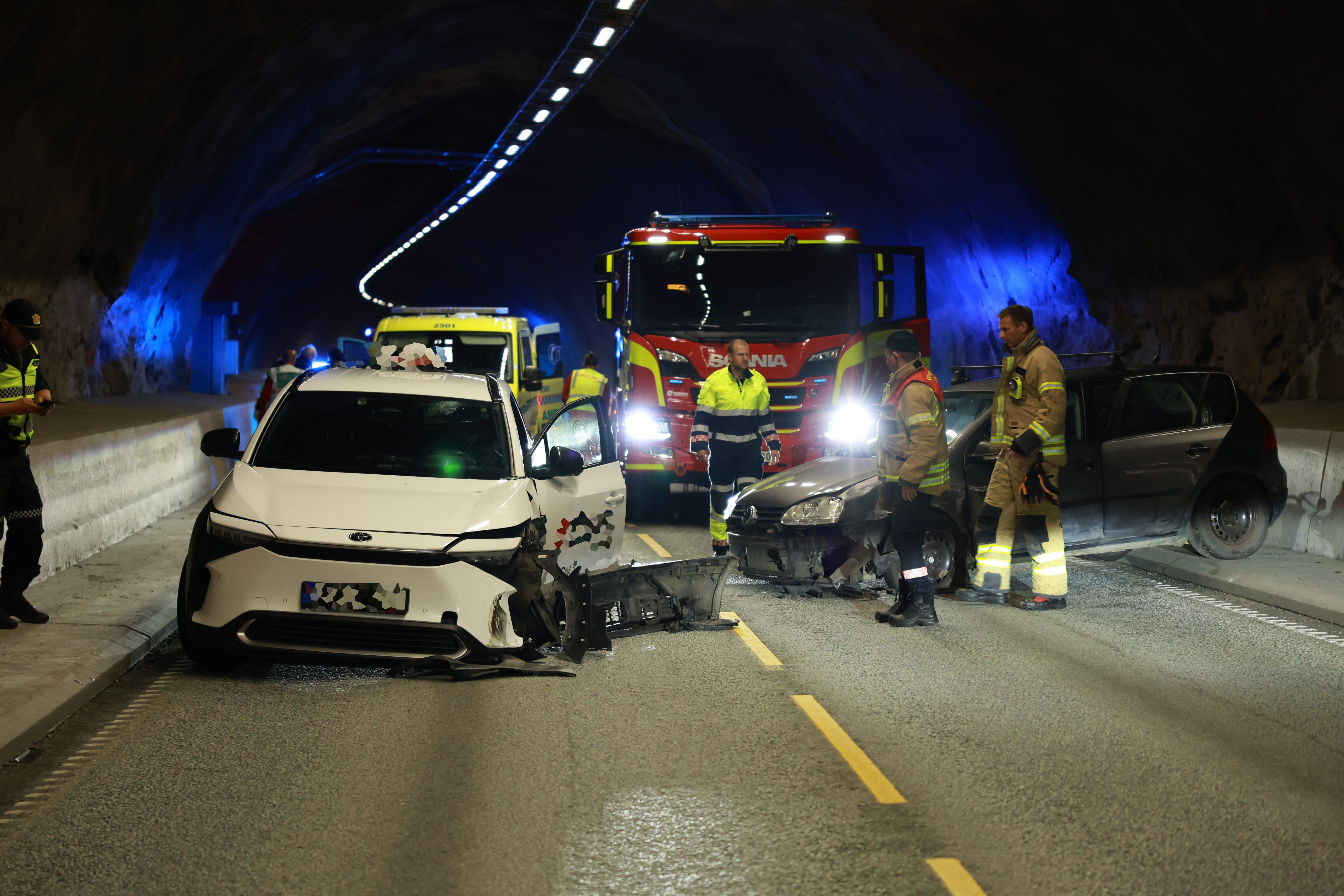 Front mot front-ulykke. Trafikken står.