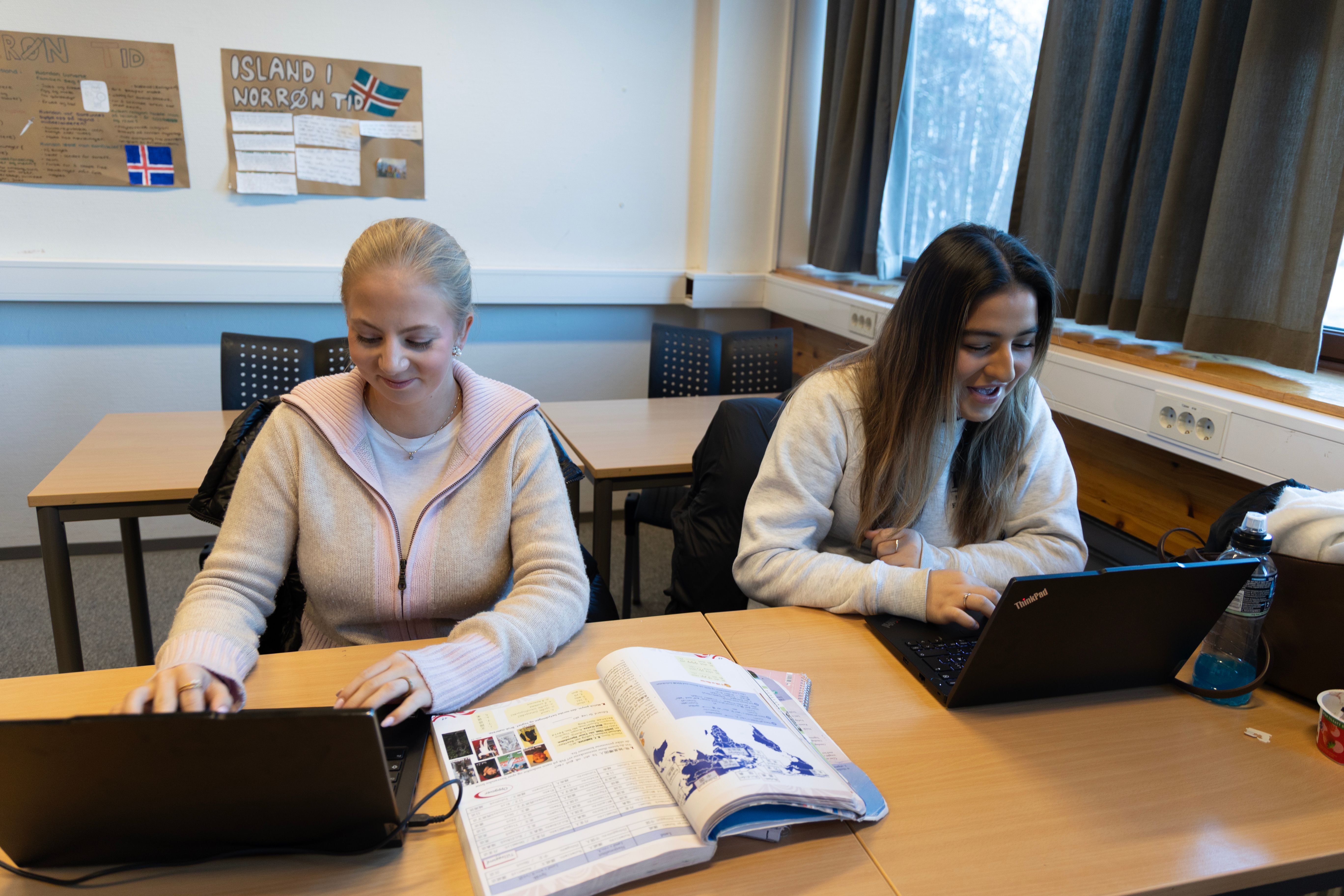 Lærer et språk uten boksta­ver: – Anner­ledes, men gøy